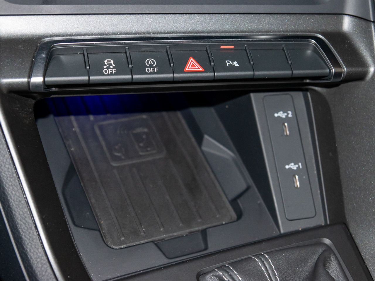 Audi Q3 S line 40 TFSI quattro - Samsaru's Car Outlet