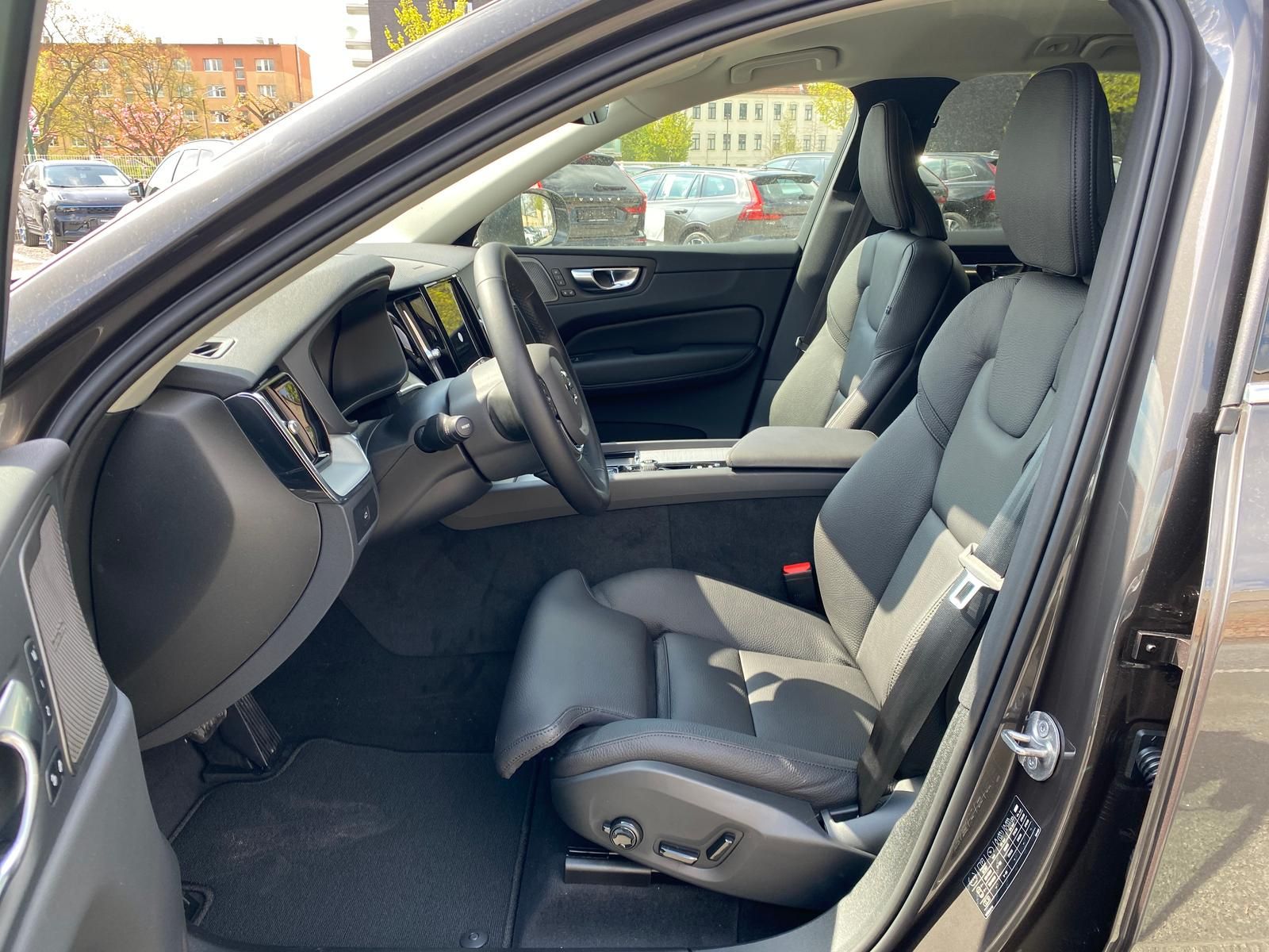 Volvo XC60 B4 AWD Plus Bright 20" 4xSHZ ACC LED STHZ