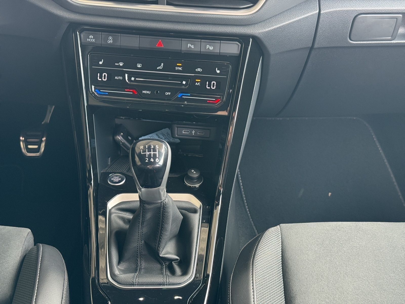 Volkswagen T-Roc R-Line 1.5 l TSI - Samsaru's Car Outlet