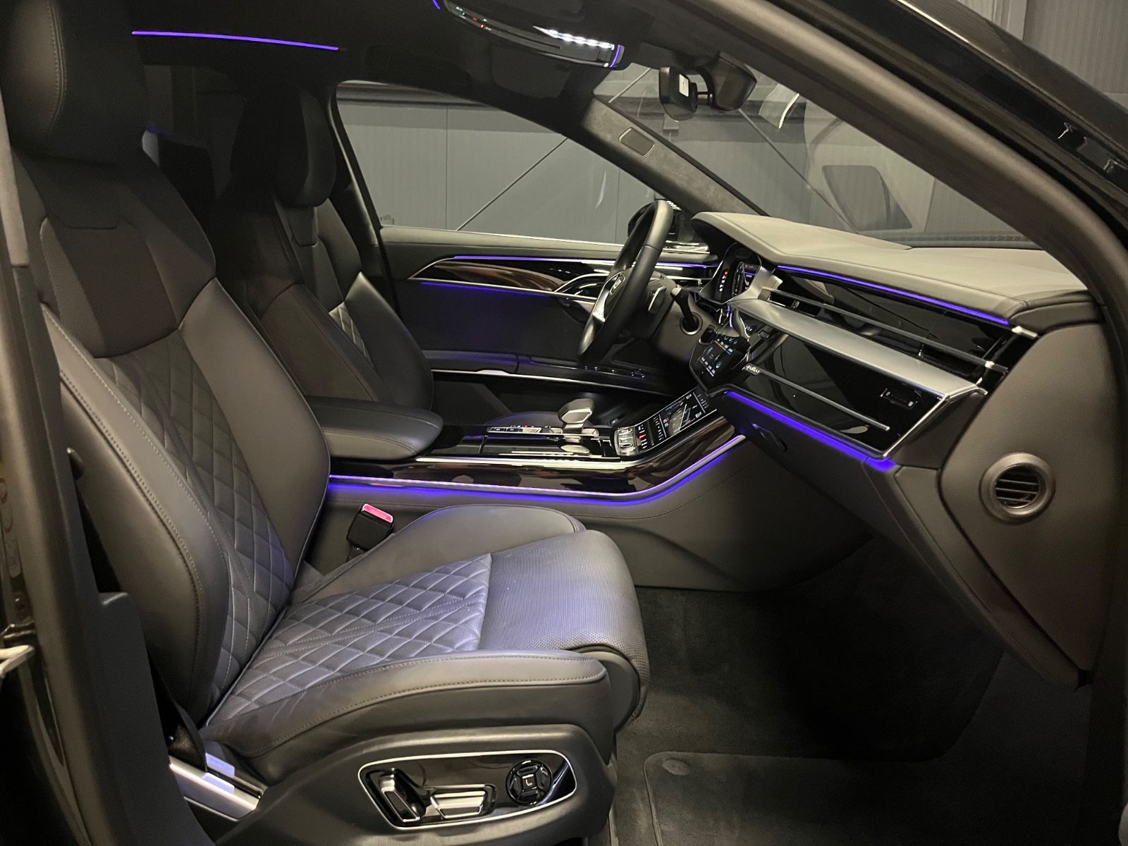 Audi A8 50 TDI L quattro - Samsaru's Car Outlet