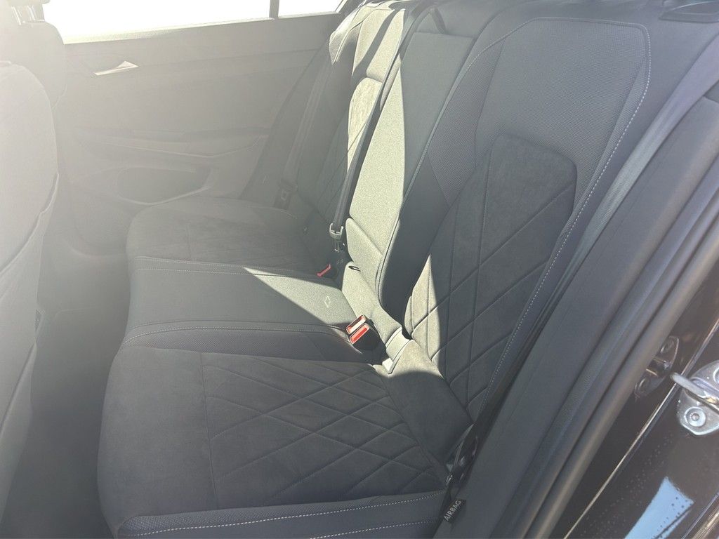 Volkswagen Golf VIII 1.5 eTSI DSG Style - Samsaru's Car Outlet