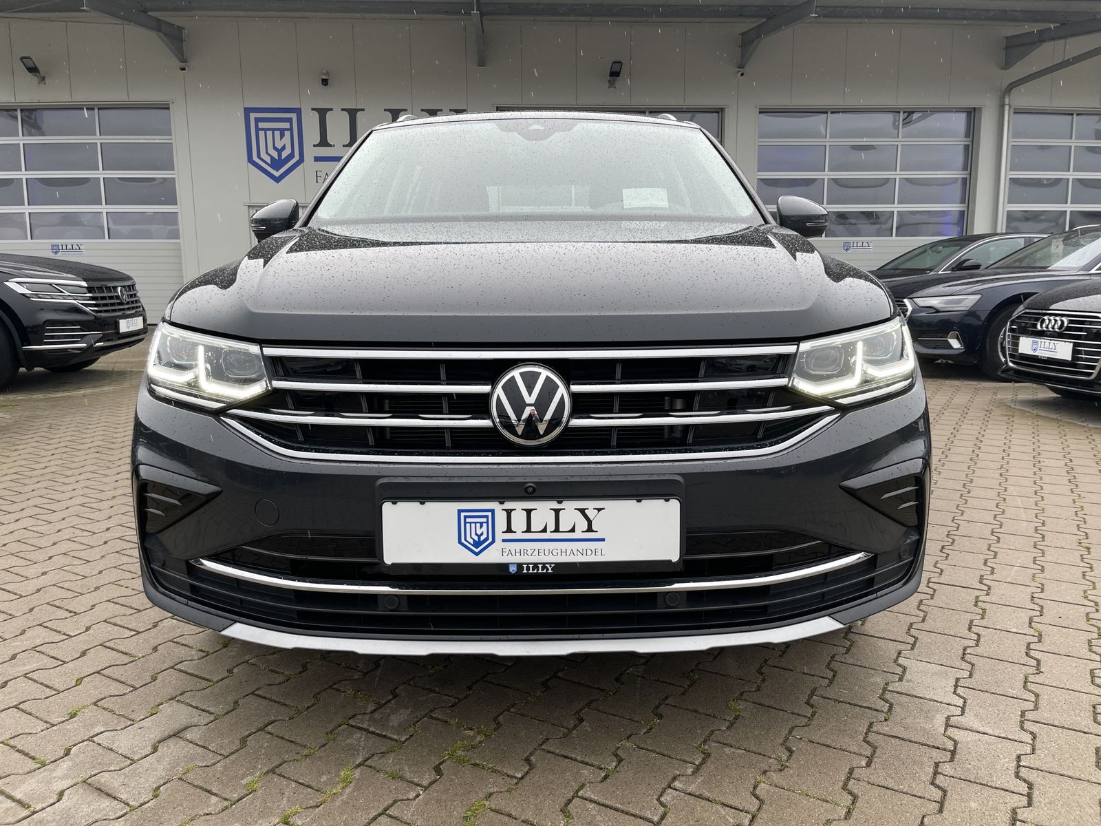 Volkswagen Tiguan 2.0 TDI*4Motion*AHK*Leder*Cam*STHZ*HeadUp