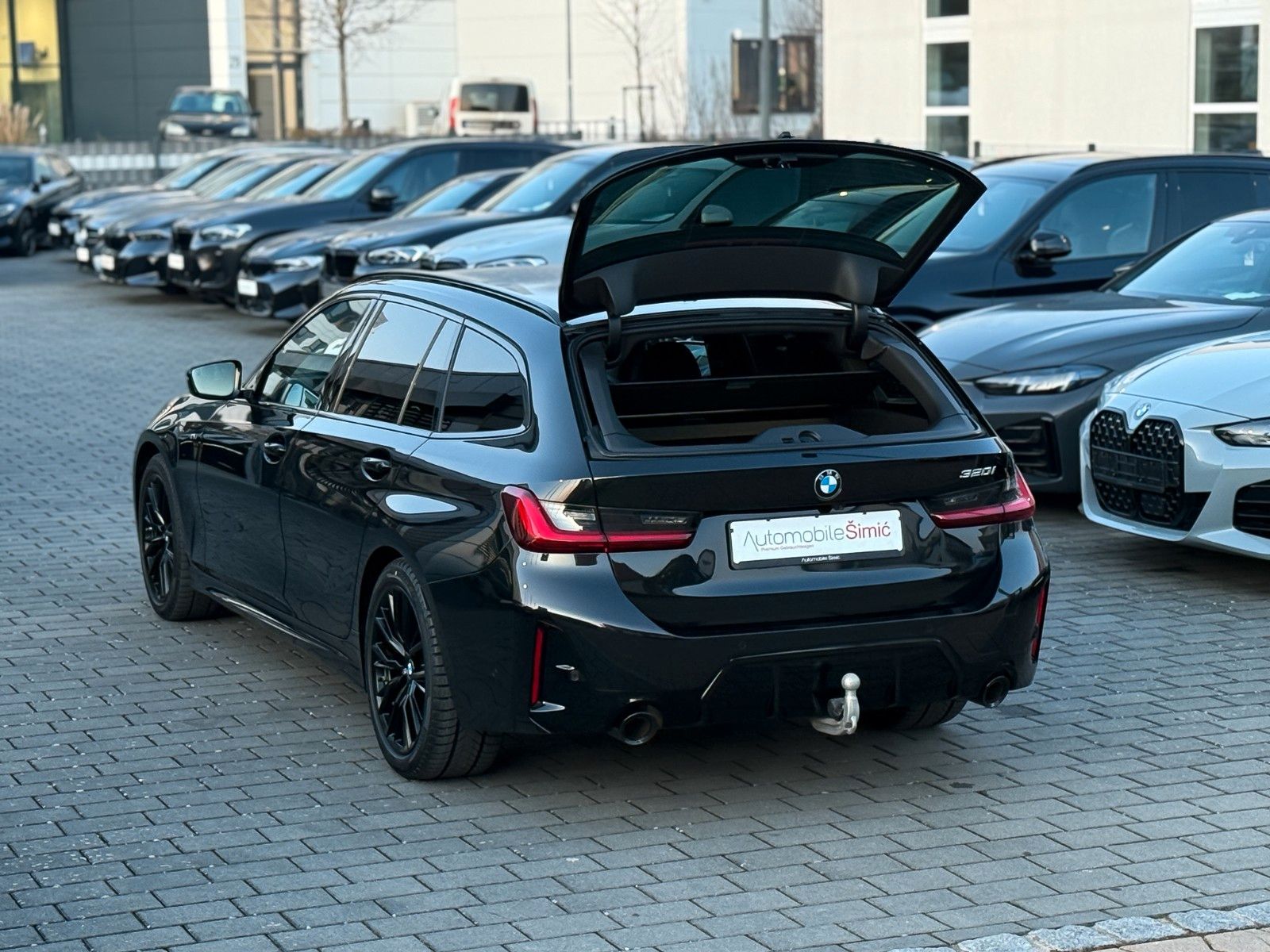 BMW 320i M Sport 18" HuD AHK ACC 360° LED+