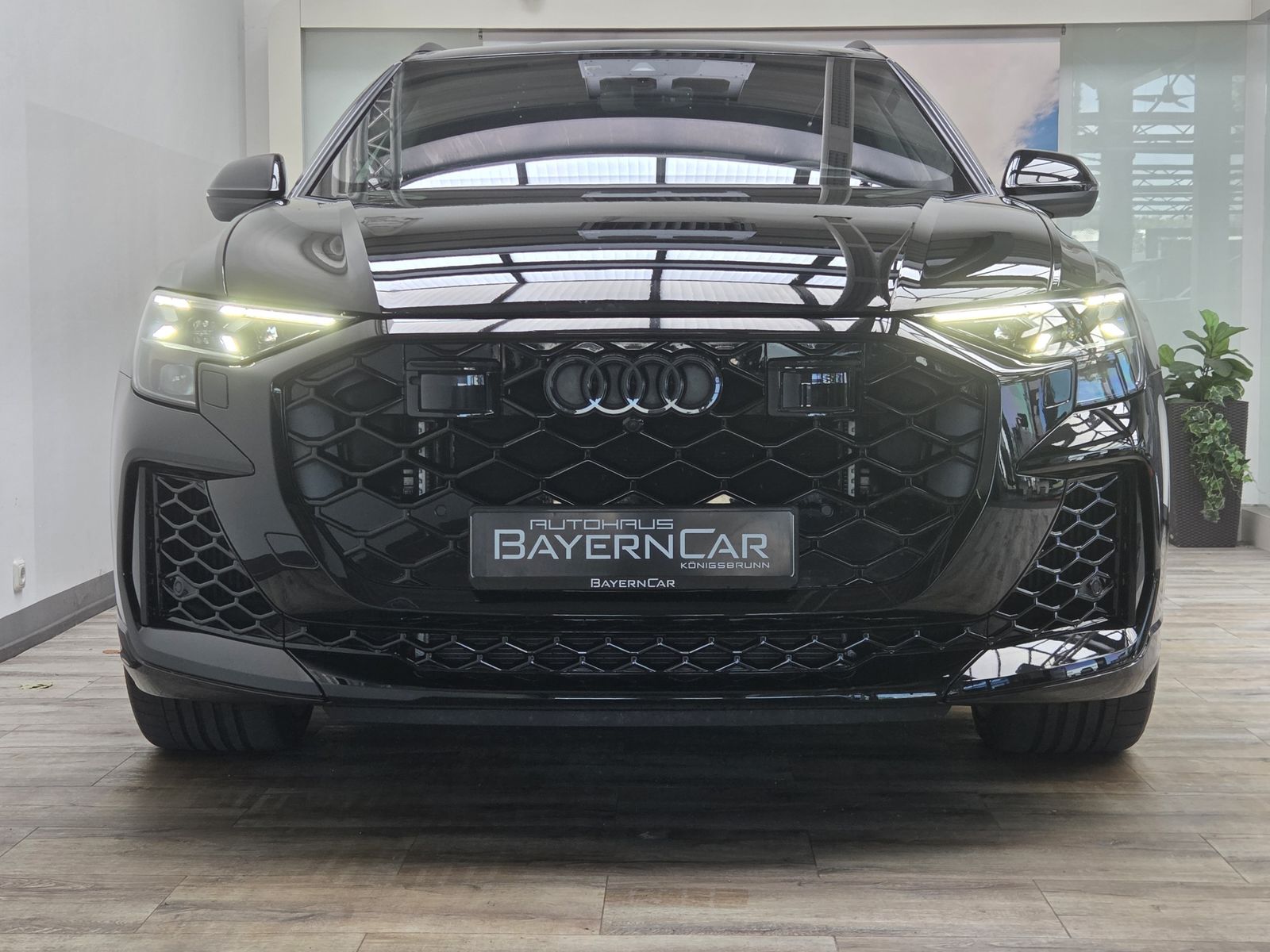 Audi RSQ8 Sportabgas AHK Standhzg. Black+ RS-Design