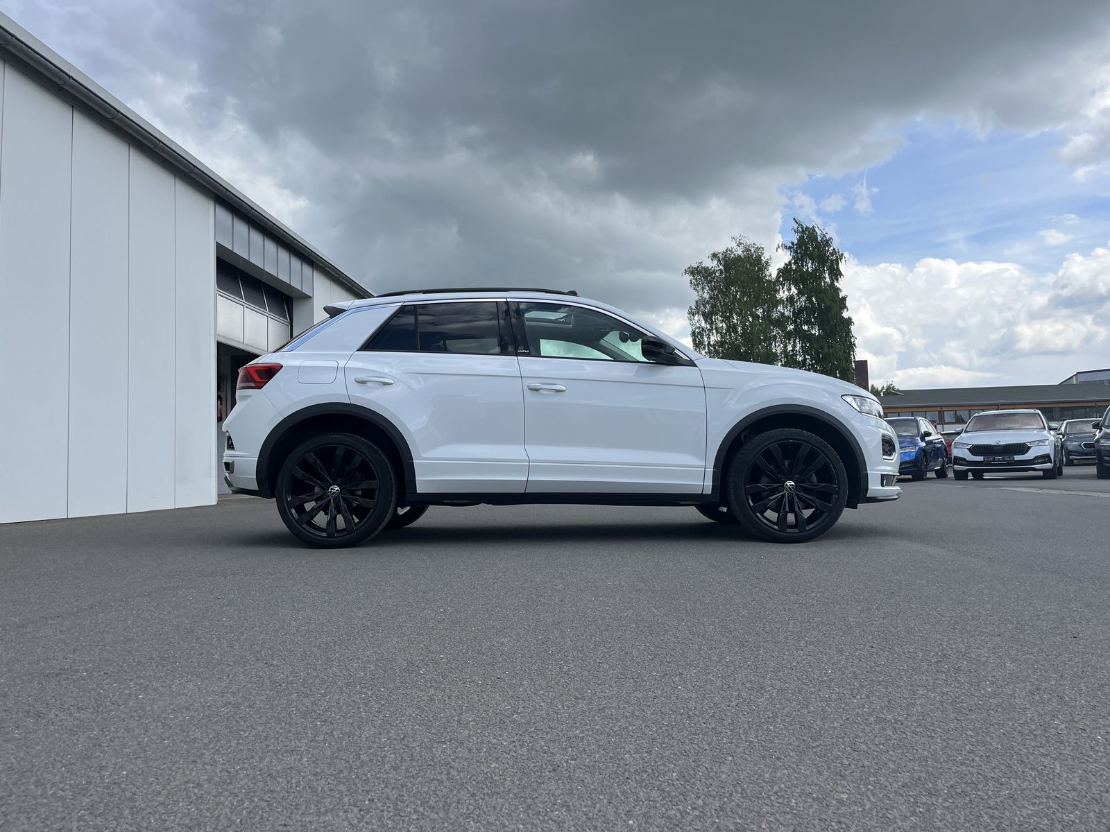 Volkswagen T-Roc 2.0 TDI DSG R-Line - Samsaru's Car Outlet
