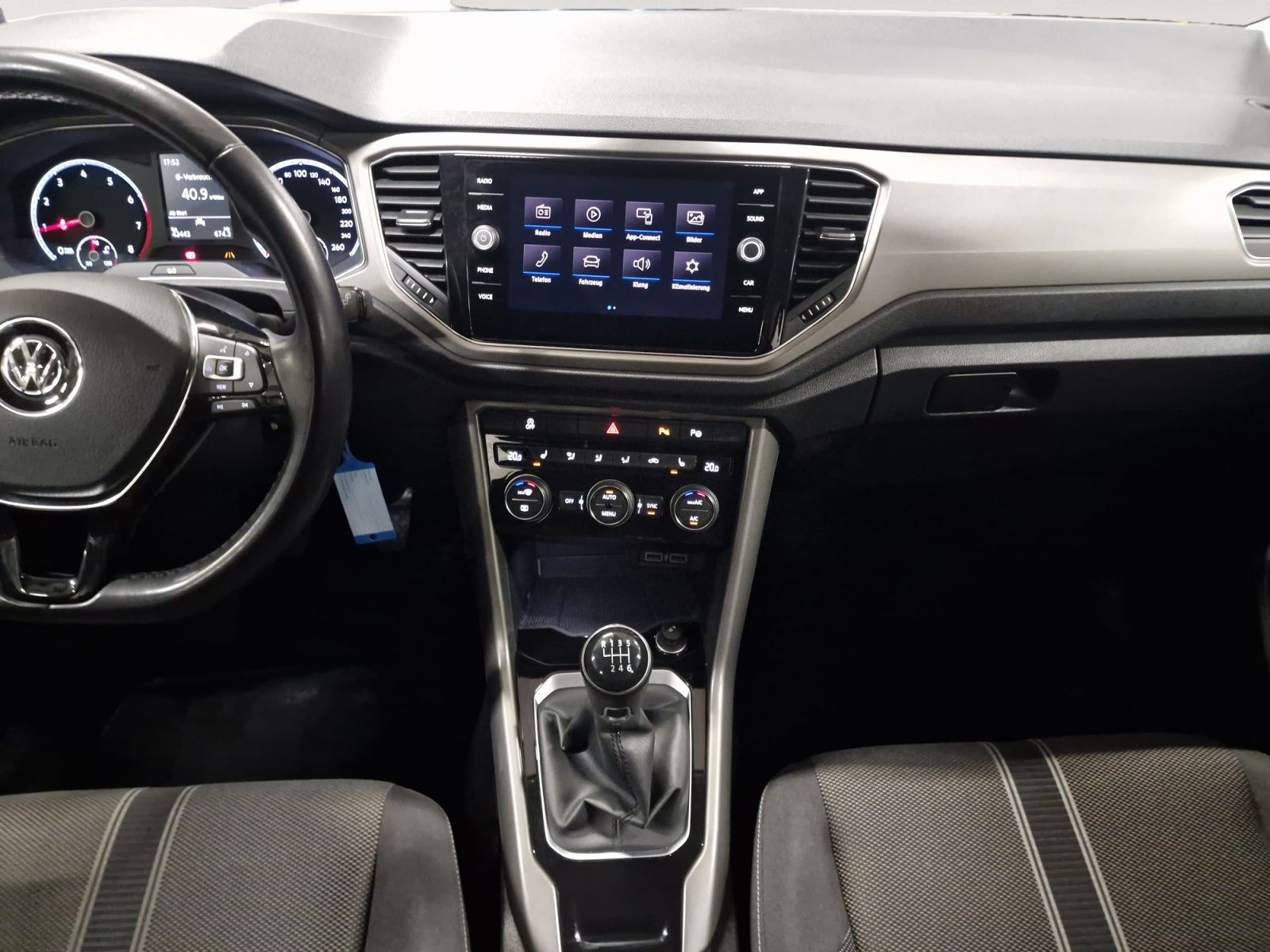Volkswagen T-Roc 1.0 TSI Style - Samsaru's Car Outlet