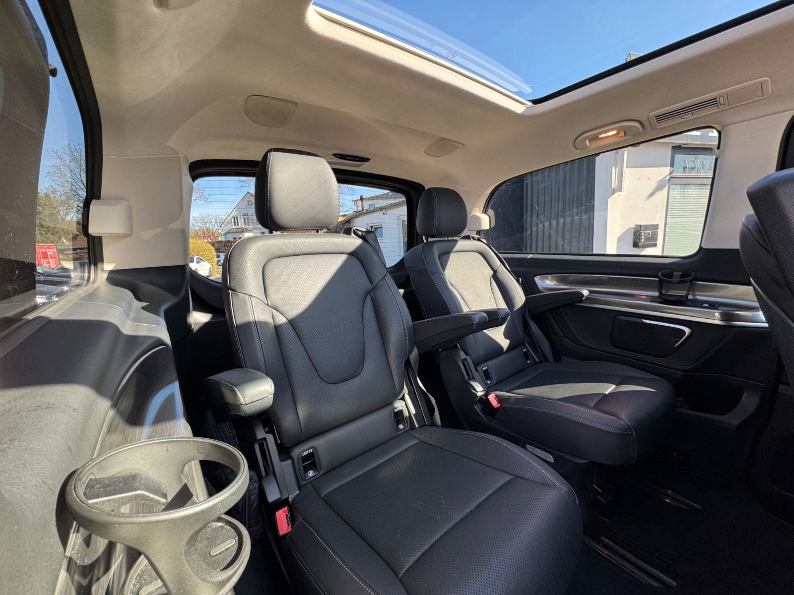 Mercedes-Benz V 300 d Exclusive - Samsaru's Car Outlet