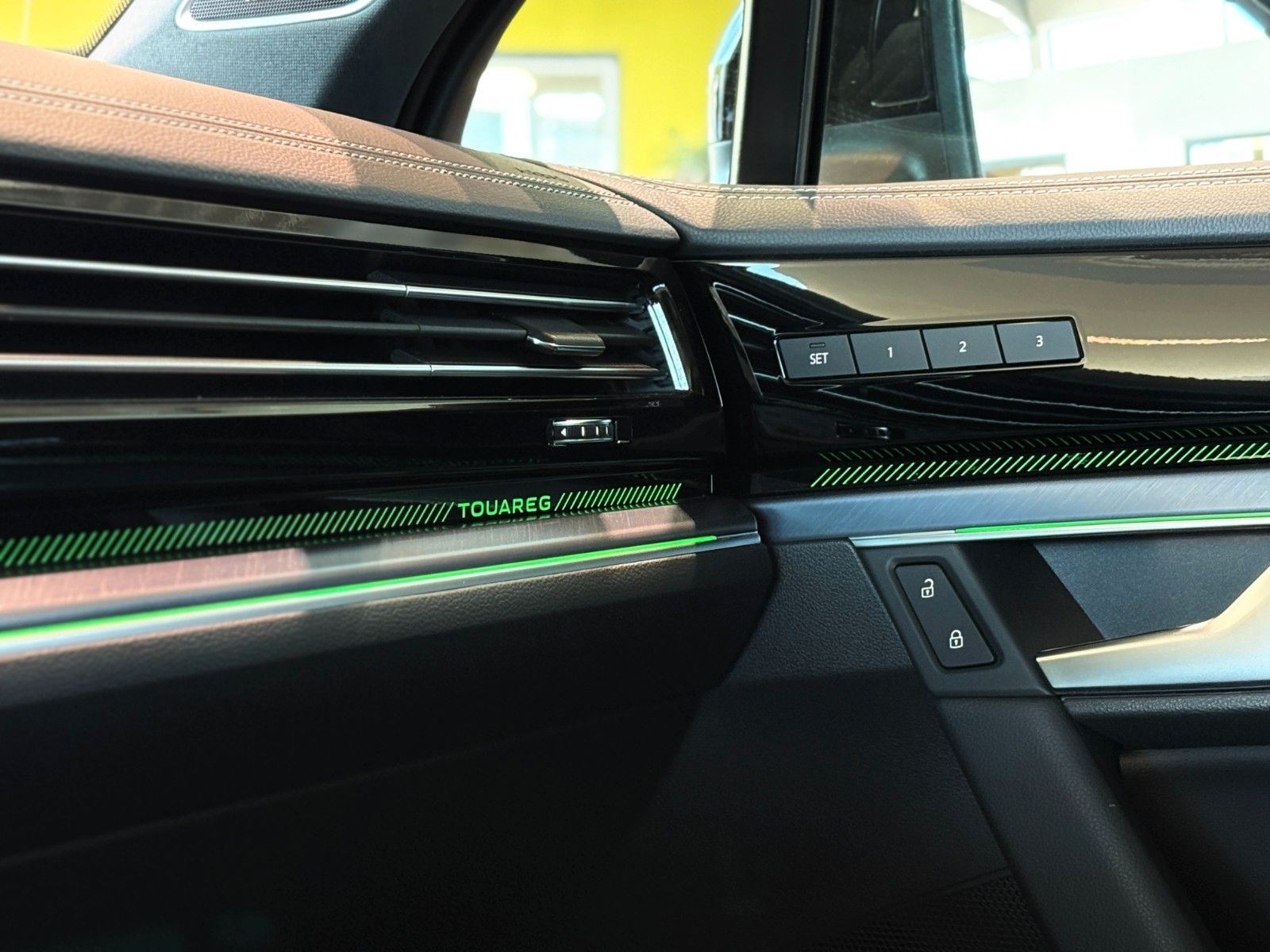 Volkswagen Touareg 3.0 TDI R-Line - Samsaru's Car Outlet
