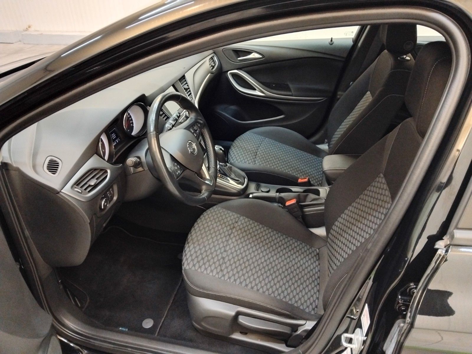 Opel Astra Sports Tourer 1.5 D Edition - Samsaru's Car Outlet