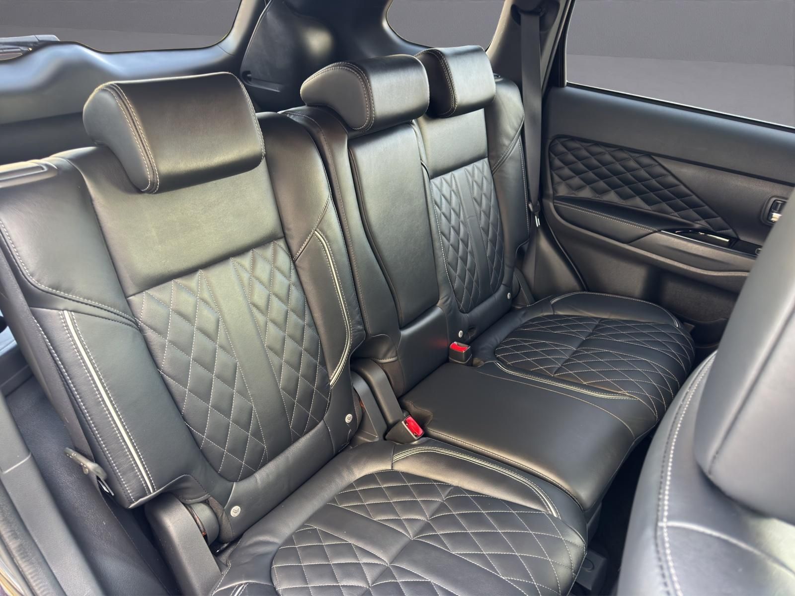 Mitsubishi Outlander 2.4 4WD Plug-In Hybrid Top *Navi*
