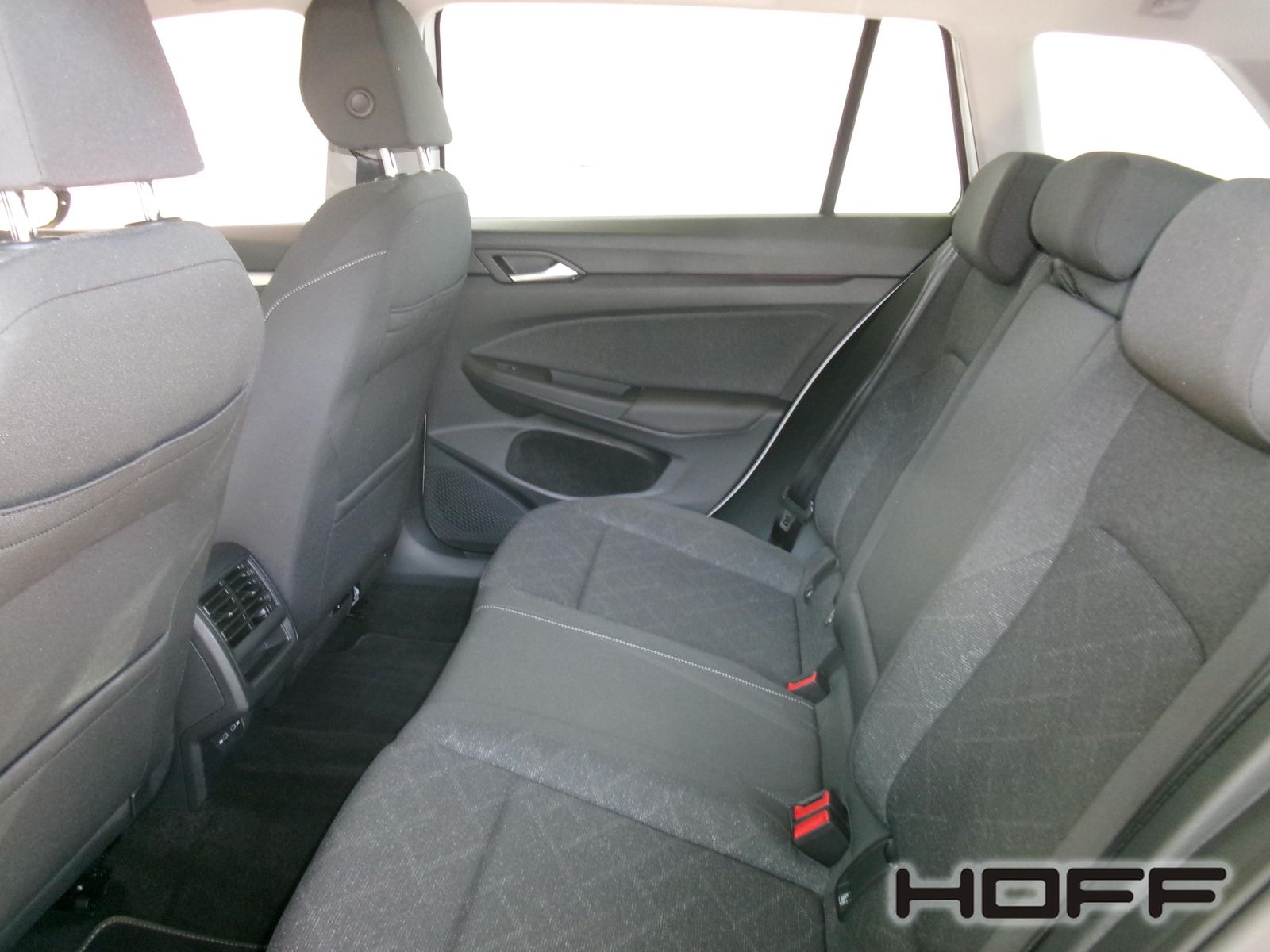 Volkswagen Golf Variant eTSI Life - Samsaru's Car Outlet