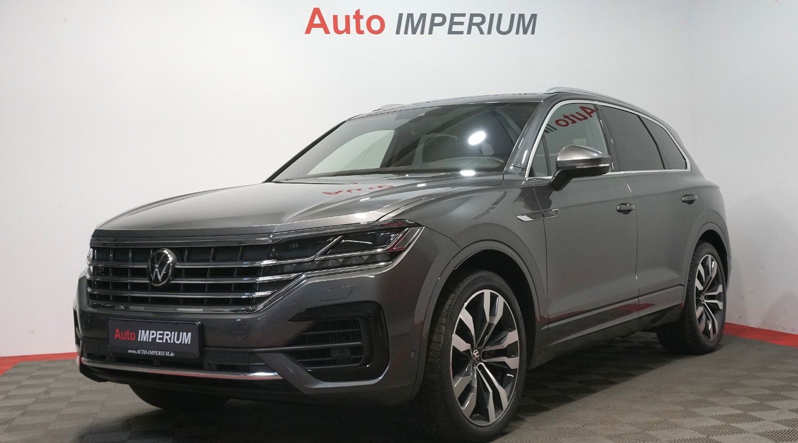 Volkswagen Touareg 3.0 TSI R-Line 4Motion - Samsaru's Car Outlet