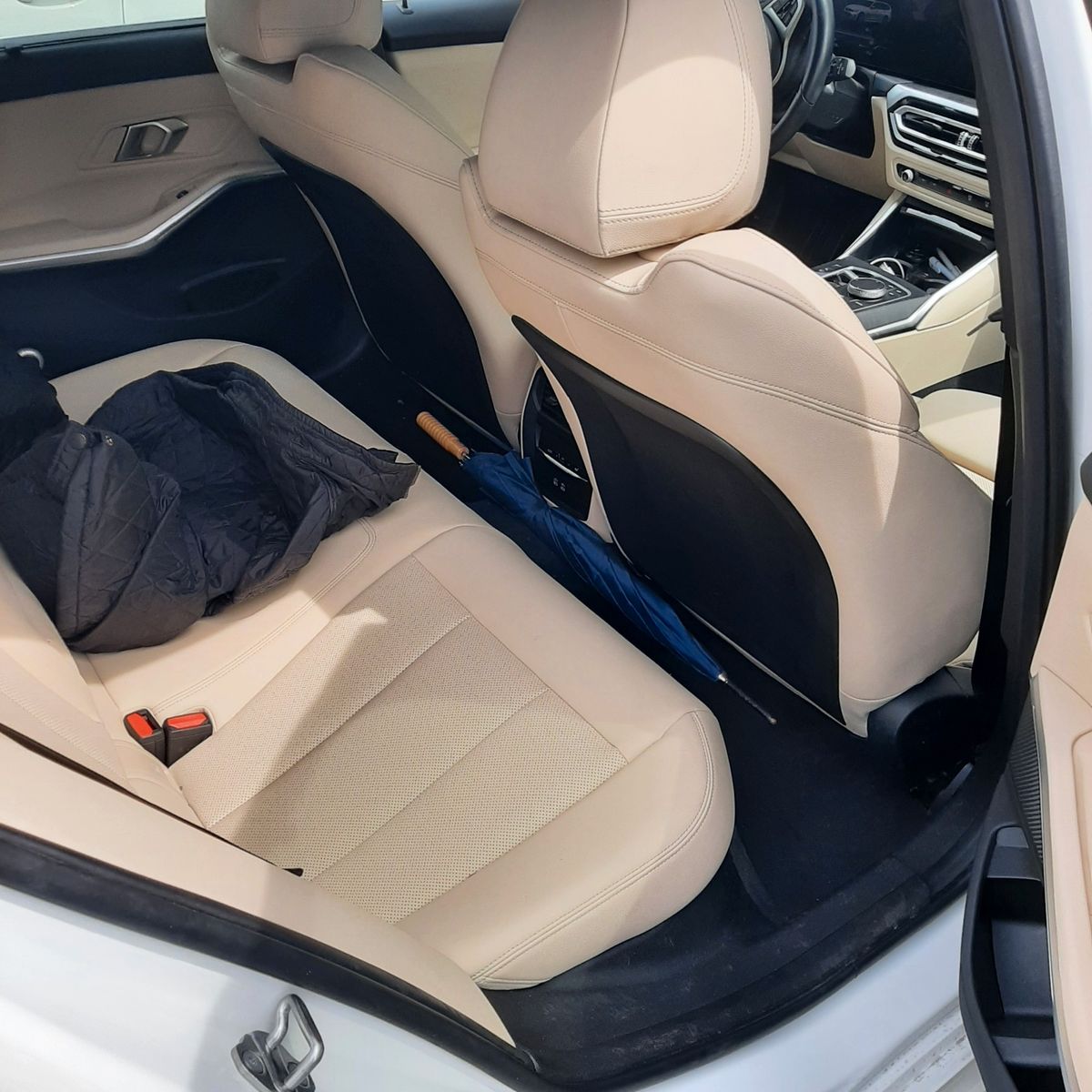 BMW 330e M-Sport - Samsaru's Car Outlet