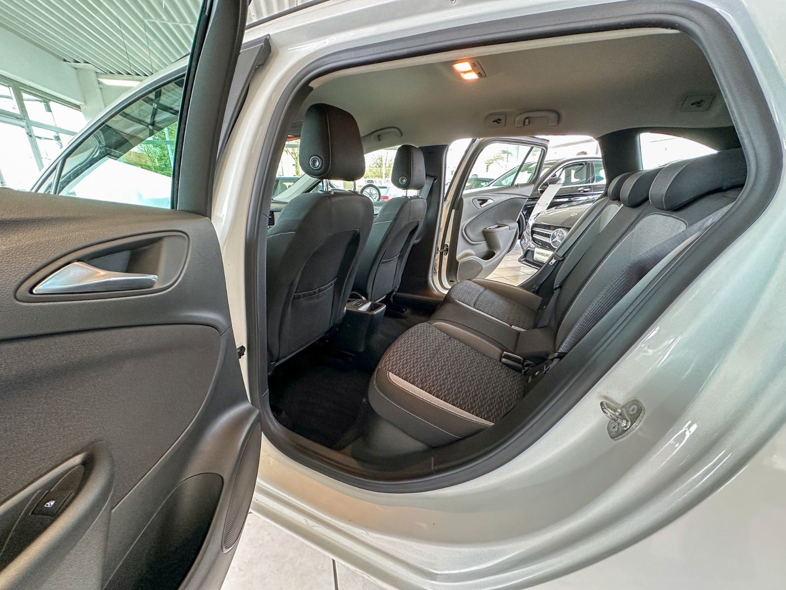 Opel Astra K 1.5 D Sports Tourer Business - Samsaru's Car Outlet