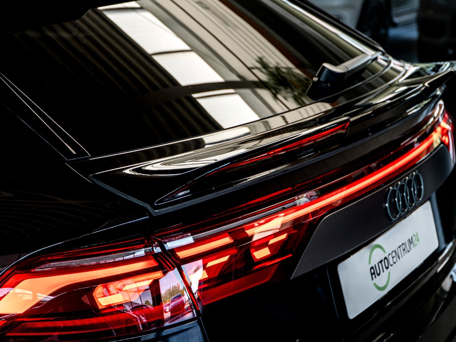 Audi RSQ8 performance Maxton Carbon Red Pano