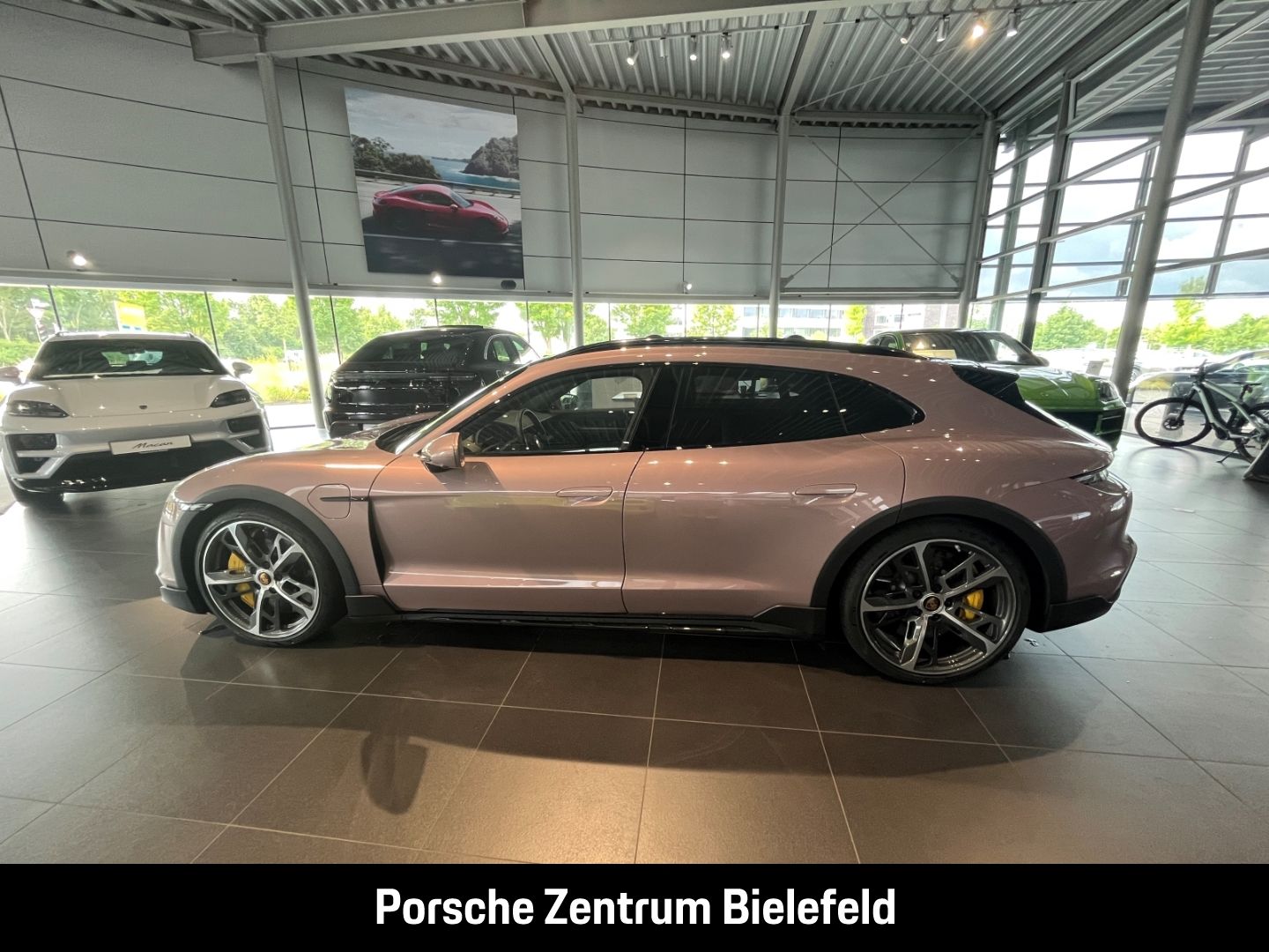Porsche Taycan Turbo S Cross Turismo Burmester Panorama