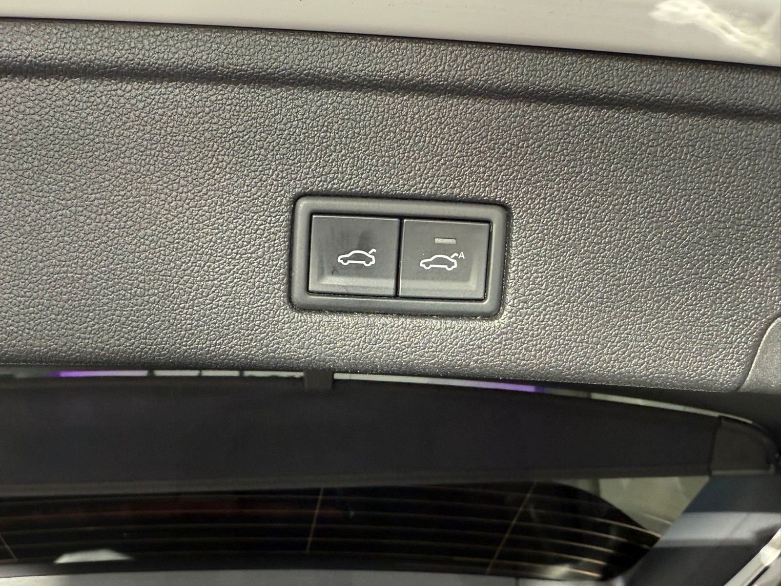 Volkswagen Touareg R-Line BLACK 3.0 TDI - Samsaru's Car Outlet