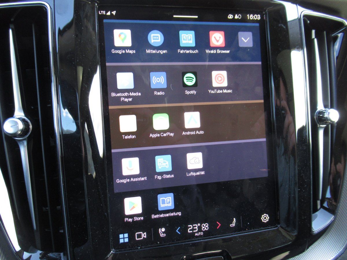 Volvo XC60 B5 AWD Benzin Plus Dark Automatik