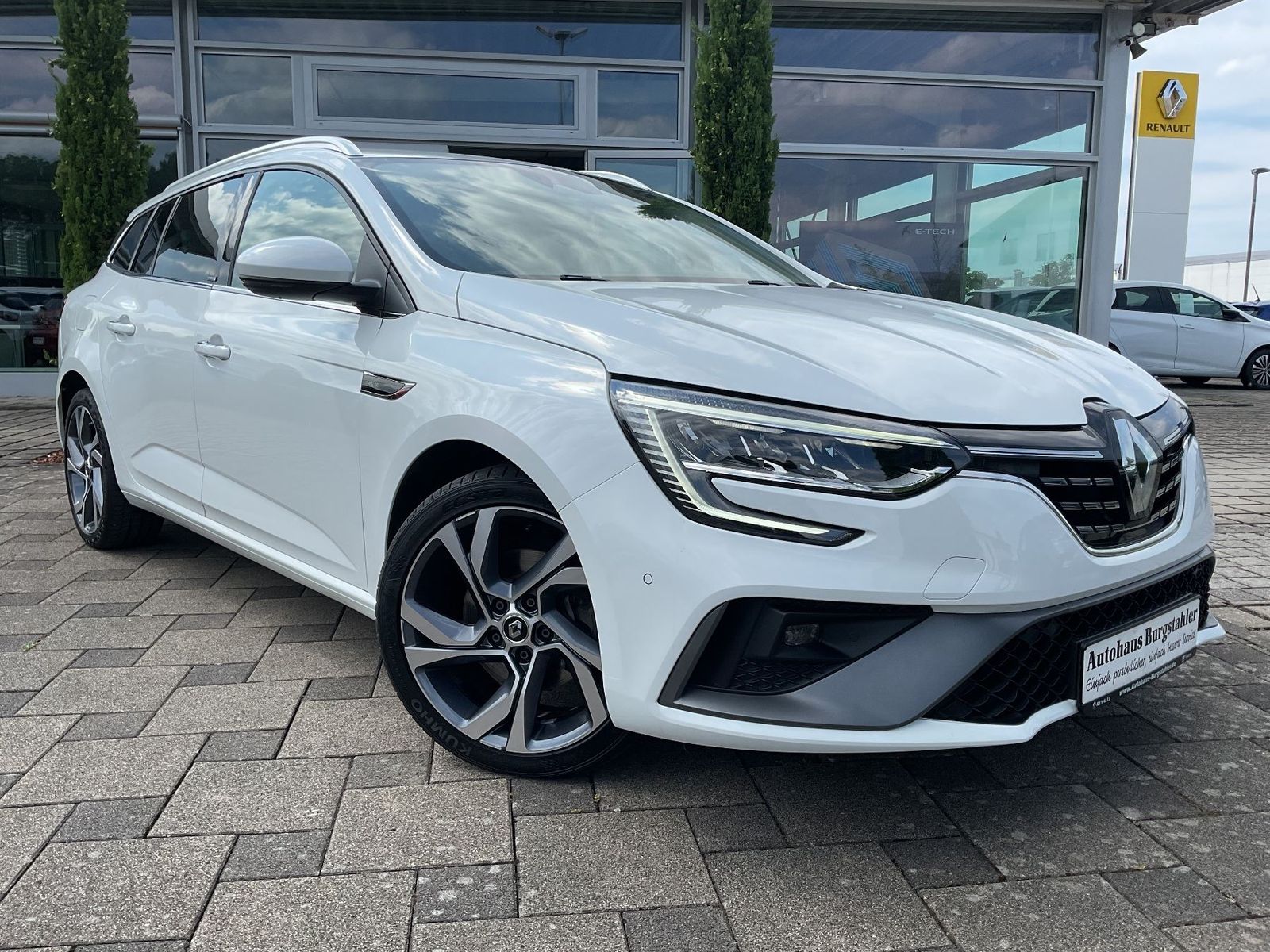 Renault Megane Grandtour E-Tech R.S. Line PLUG-IN - Samsaru's Car Outlet