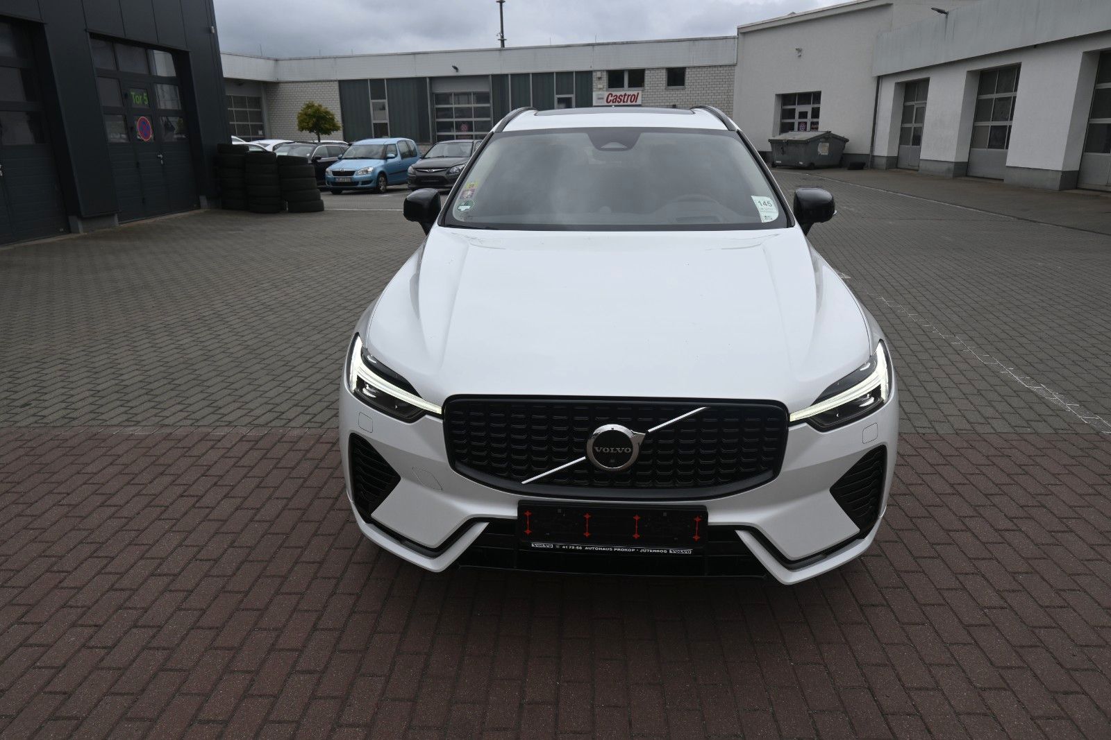 Volvo XC60 T8 PHEV Ultimate Dark*LUFT*360°*ACC*AHK*