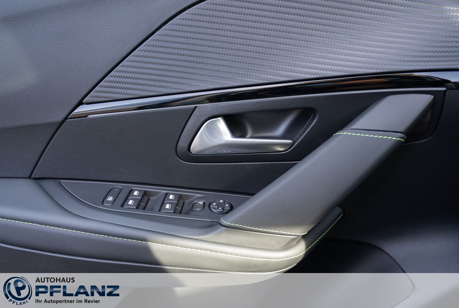 Peugeot e-208 GT Pack - Samsaru's Car Outlet