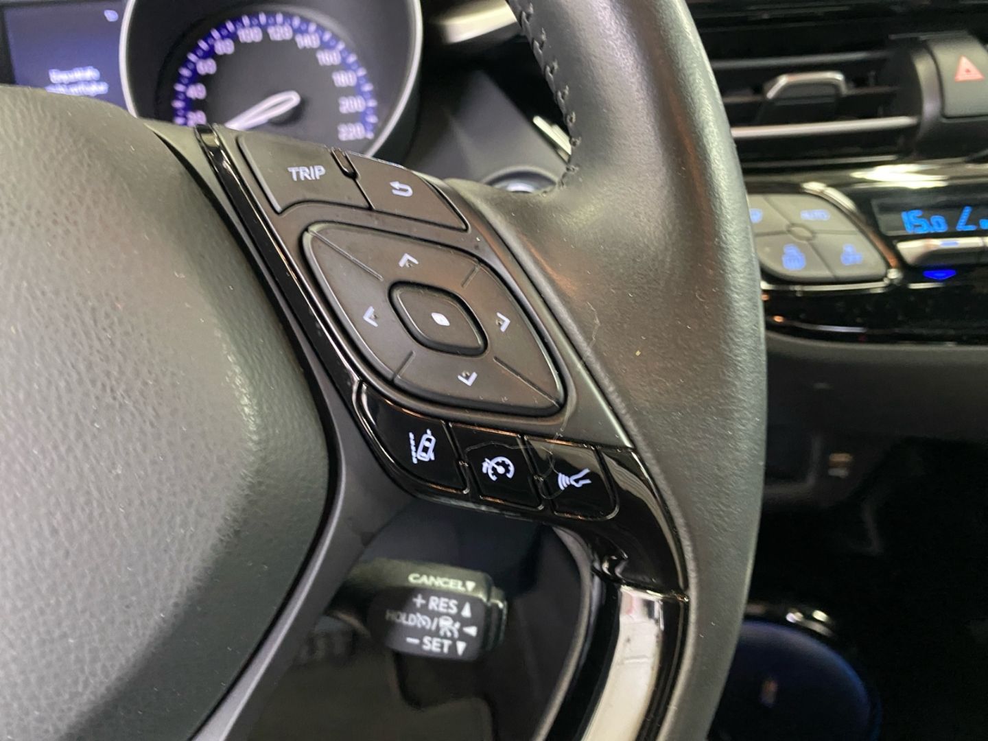 Toyota C-HR 2.0 Hybrid Lounge - Samsaru's Car Outlet