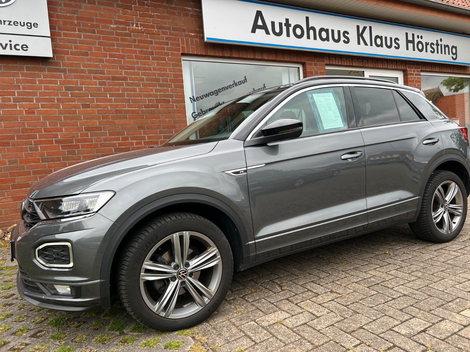 Volkswagen T-Roc Style 1.5TSi DSG R-Line - Samsaru's Car Outlet