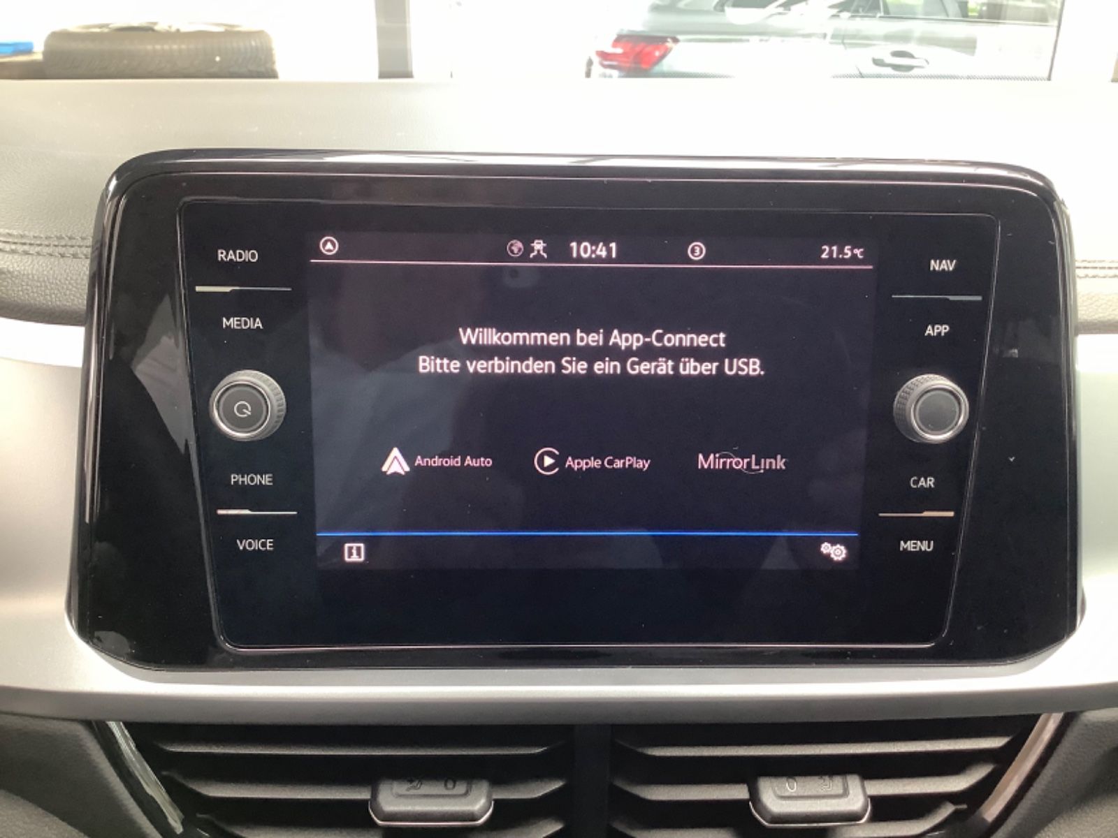 Volkswagen T-Roc Life DSG - Samsaru's Car Outlet