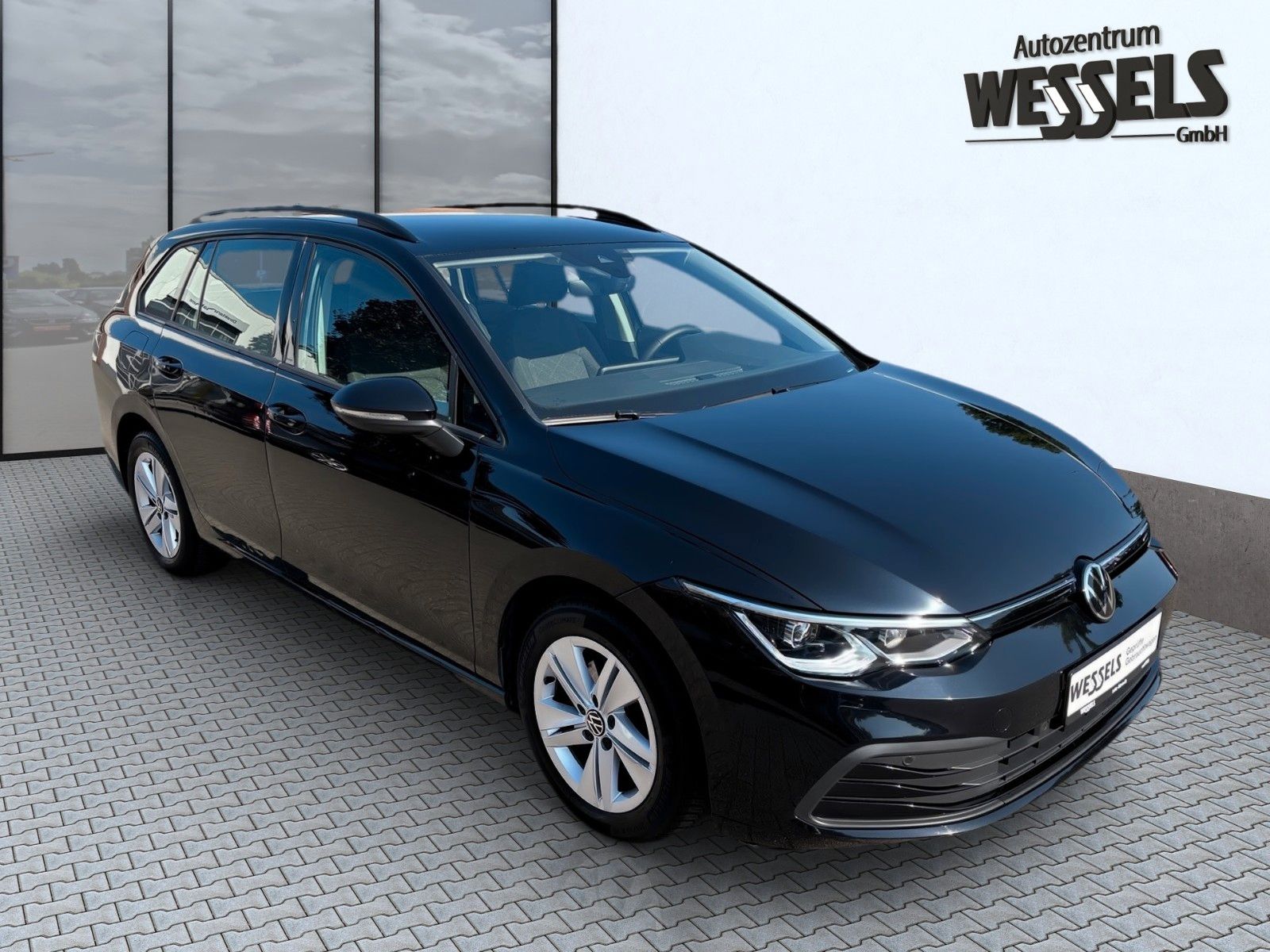 Volkswagen Golf VIII Variant Life - Samsaru's Car Outlet