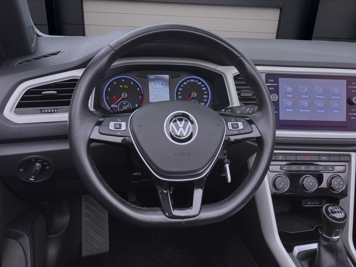 Volkswagen T-Roc 1.0 TSI STYLE - Samsaru's Car Outlet