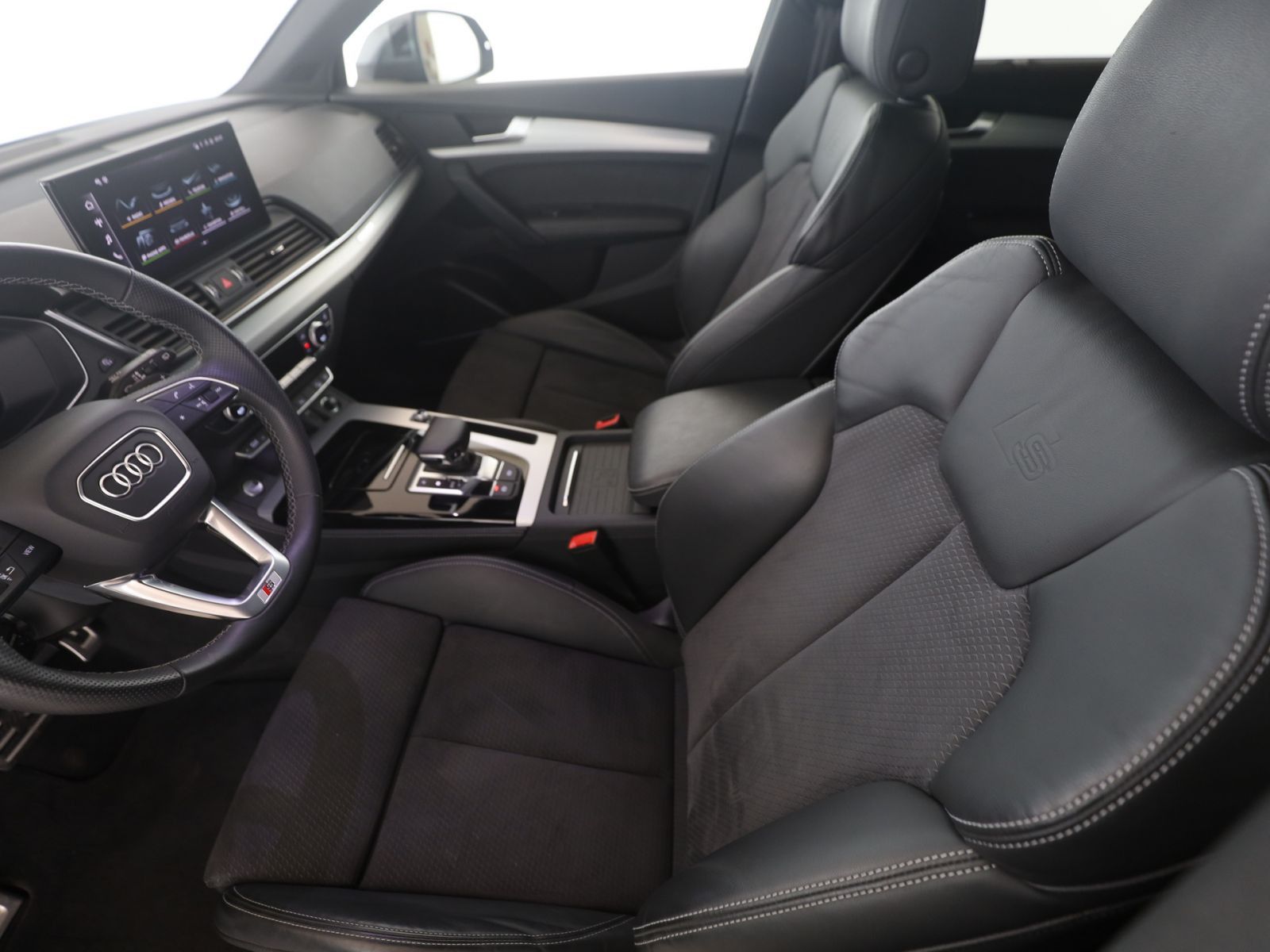 Audi Q5 40 TDI quattro S line Pano+AHK+Matrix+RFK+MMI