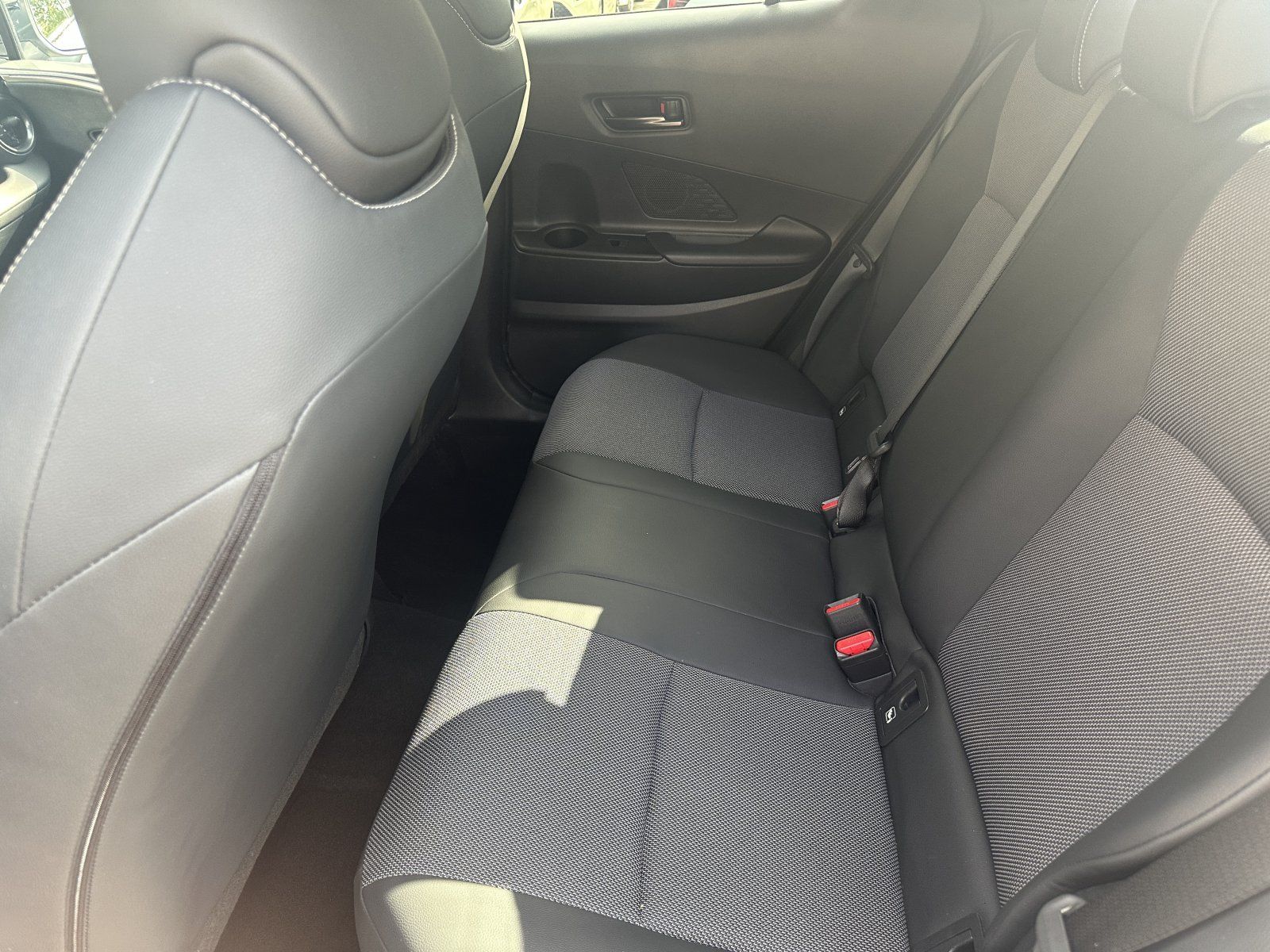 Toyota C-HR 2,0 Hybrid Lounge FWD