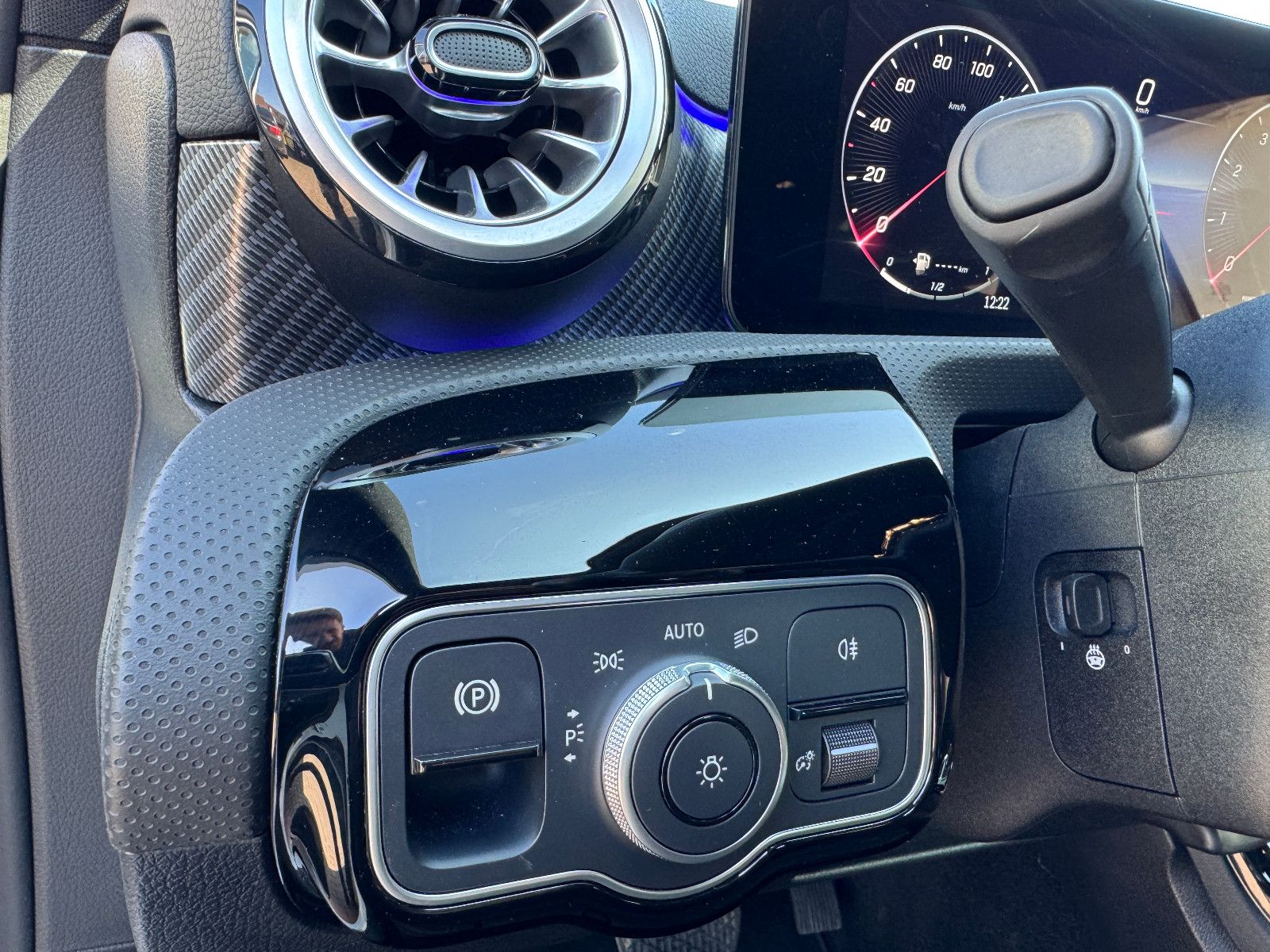 Mercedes-Benz A 180 AMG-Line - Samsaru's Car Outlet