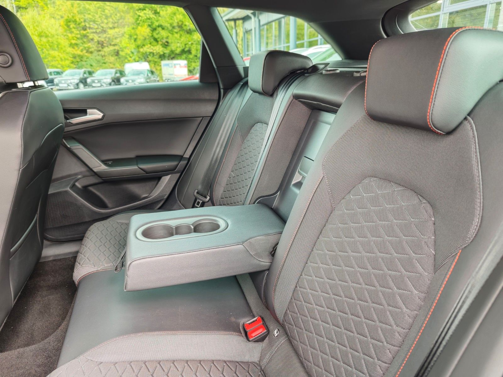 Seat Leon Sportstourer FR DSG 150PS NAVI+AHK+SHZ+APP+