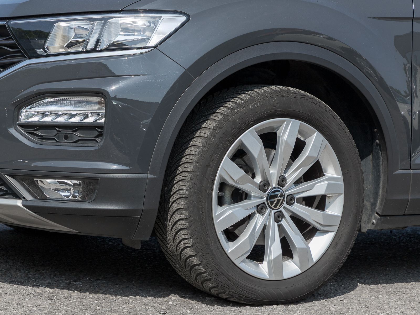 Volkswagen T-Roc 1.5 TSI DSG SPORT - Samsaru's Car Outlet