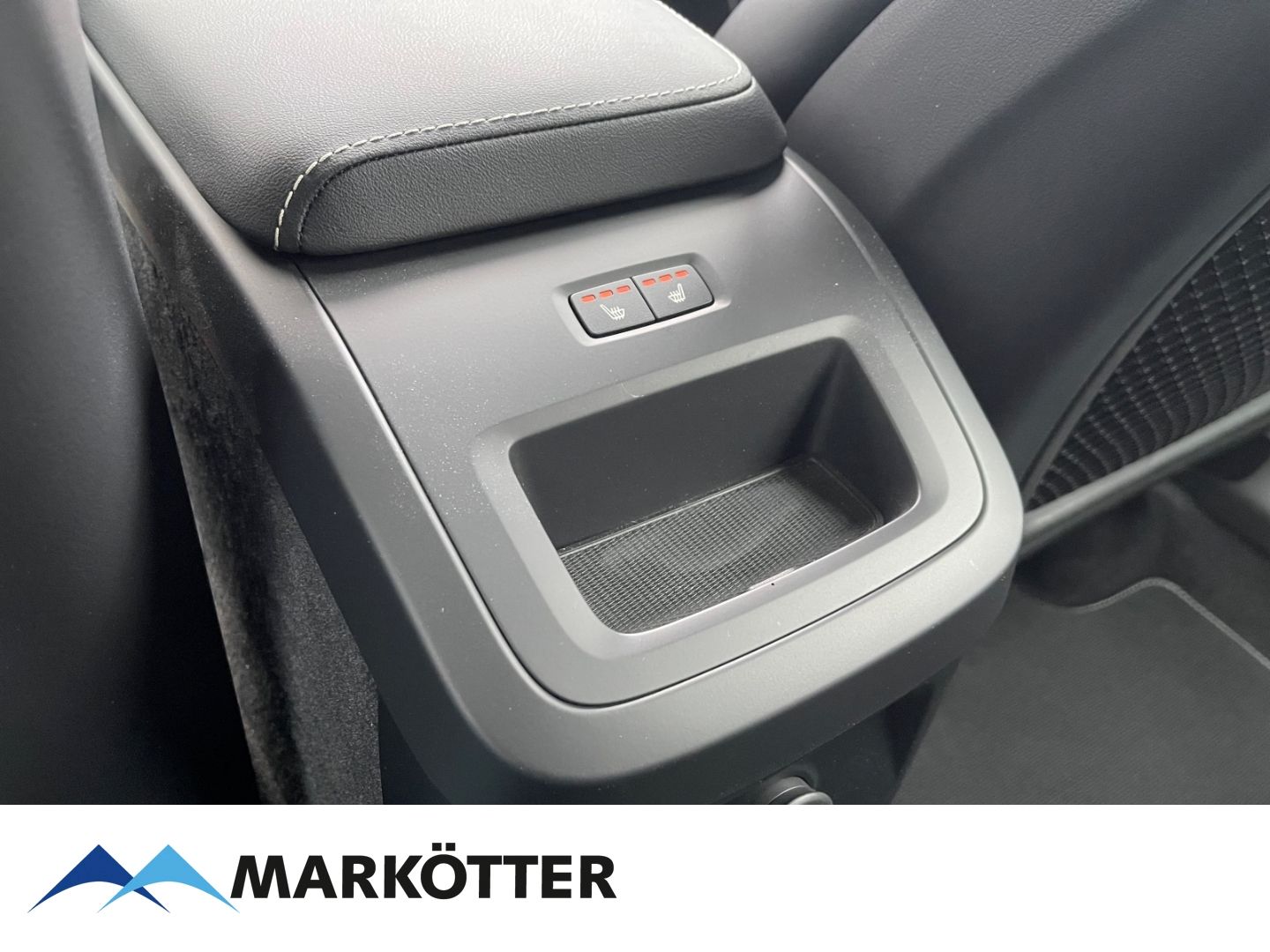 Volvo XC60 T6 AWD Recharge R Design - Samsaru's Car Outlet