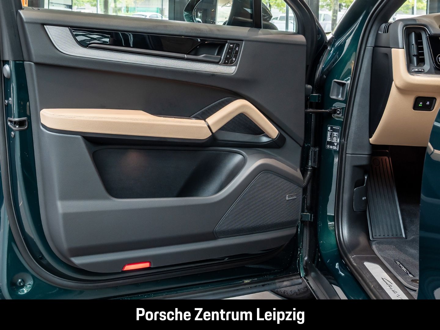 Porsche Cayenne Coupe FnW Racinggrün Luft 22Zoll SportDe