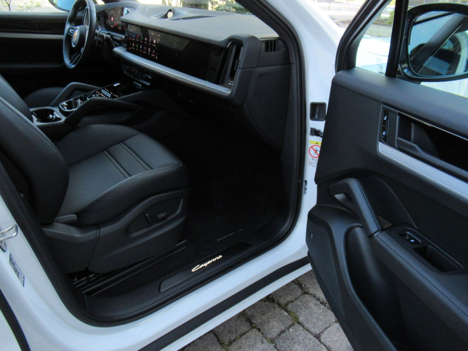 Porsche NEW COUPE E-H EXCL SPORTDESIGN BOSE+INNO AHK+GT