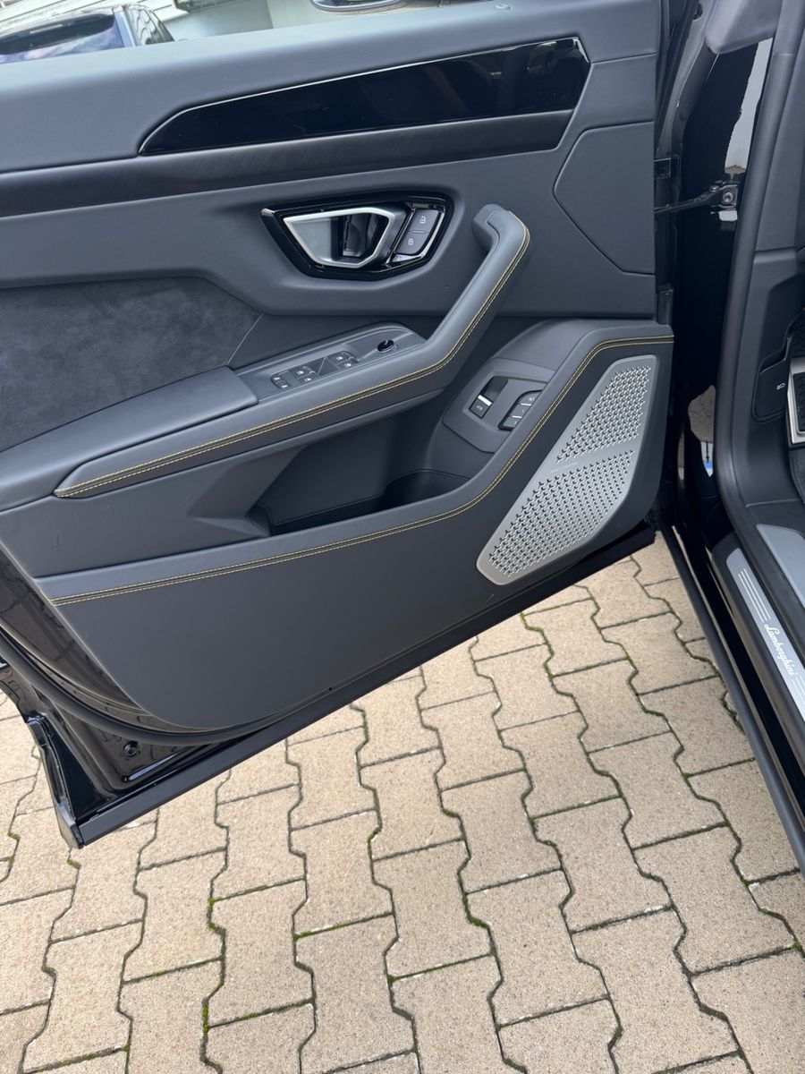 Lamborghini Urus S Facelift - Samsaru's Car Outlet