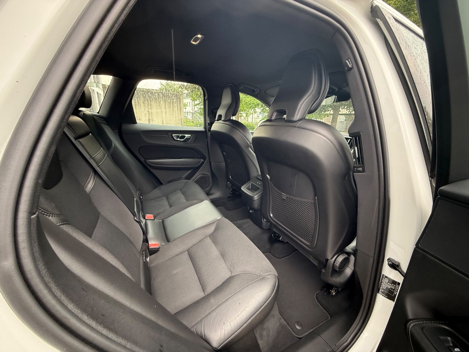 Volvo XC60 Momentum Pro AWD - Samsaru's Car Outlet