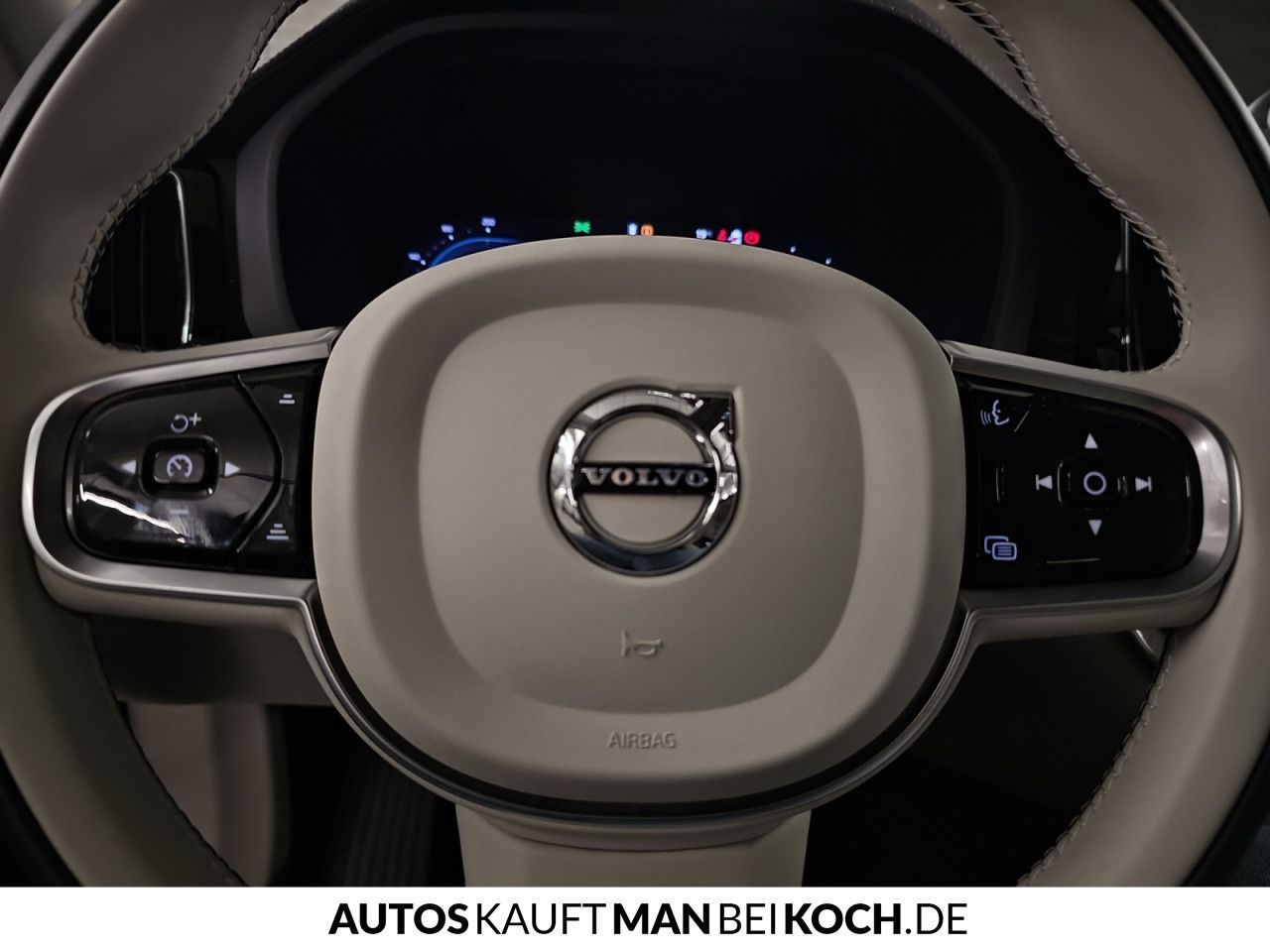 Volvo XC60 T6 AWD Plug-in Hybrid Ultra Dark - Samsaru's Car Outlet