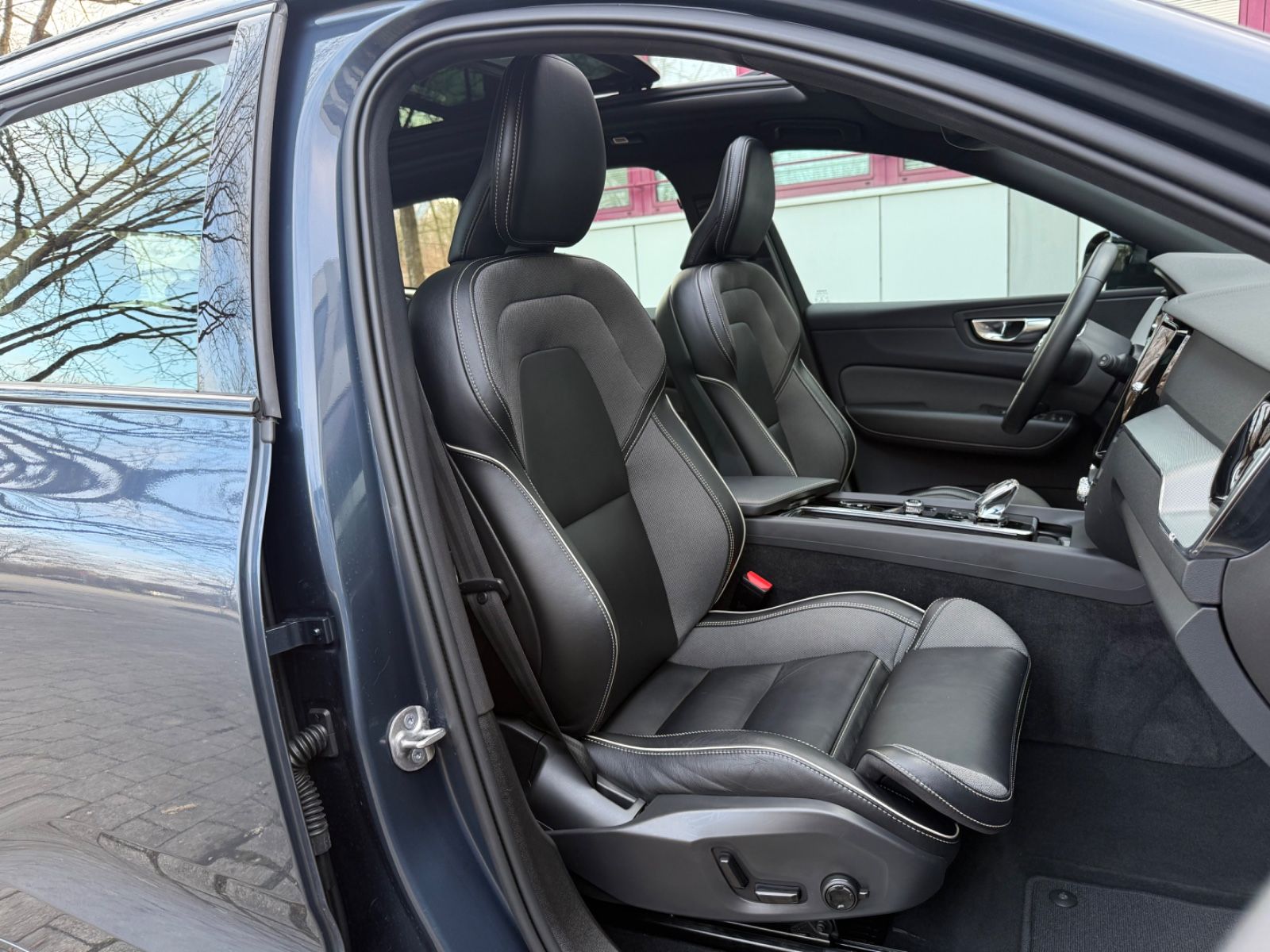 Volvo XC60 T8 R Design AWD Pano 360° Standheizung