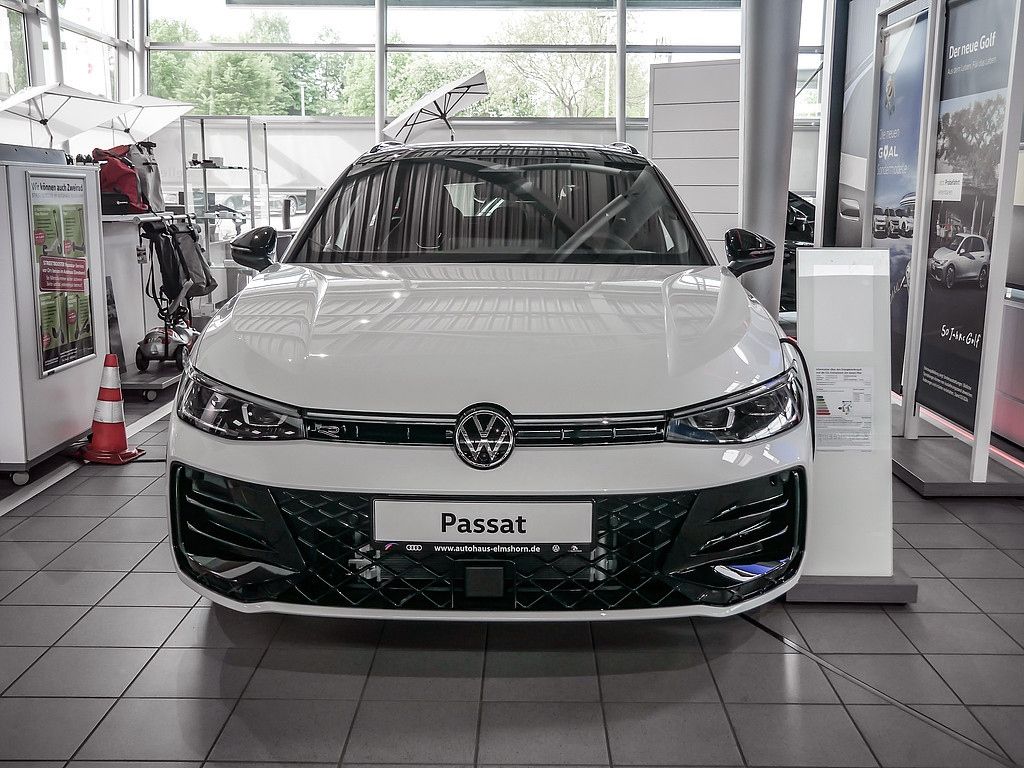 Volkswagen Passat R-Line 2.0 TDI DSG R-Line PANO AHK MATRIX