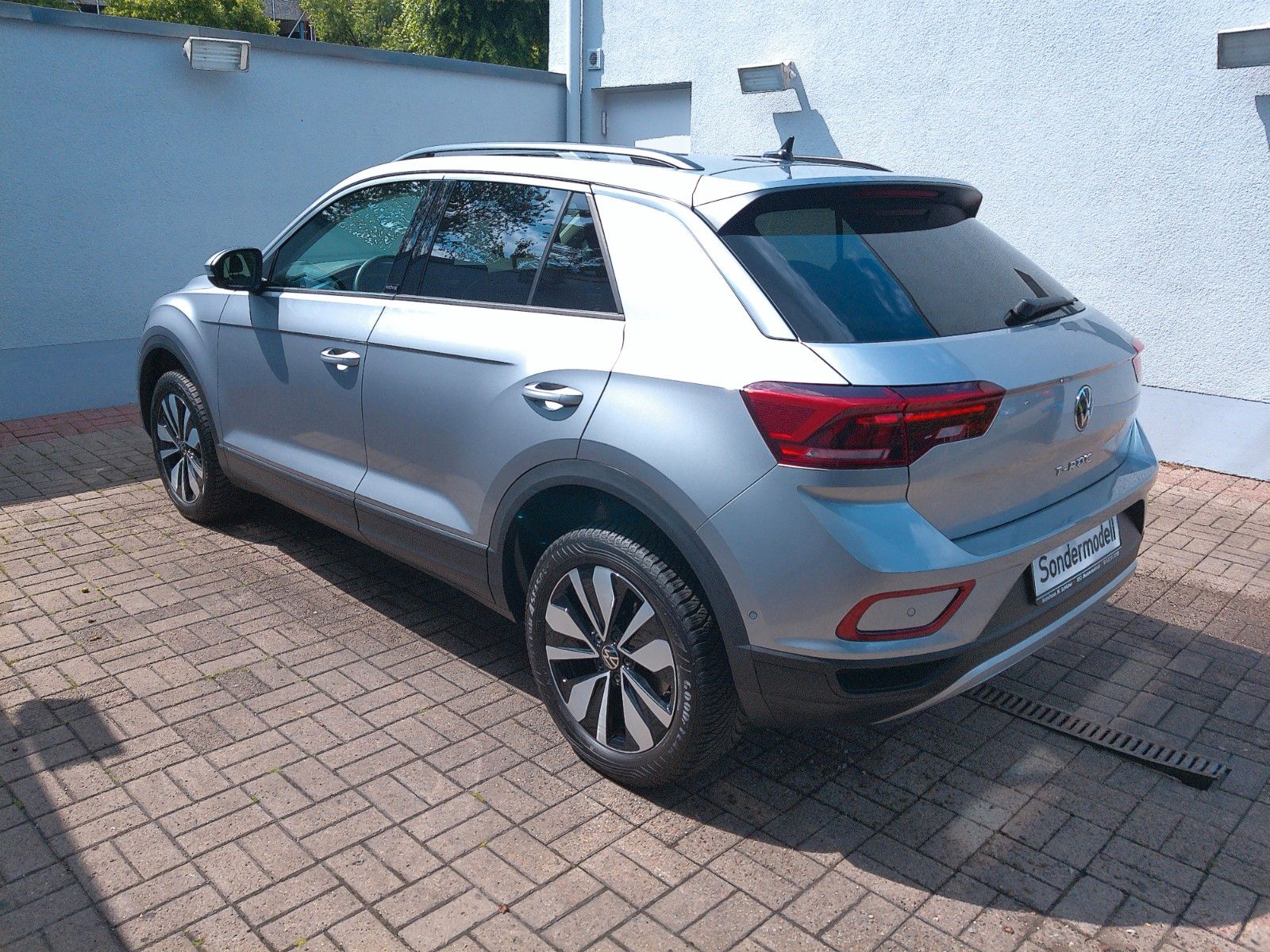 Volkswagen T-Roc 1.5 TSI DSG Move - Samsaru's Car Outlet