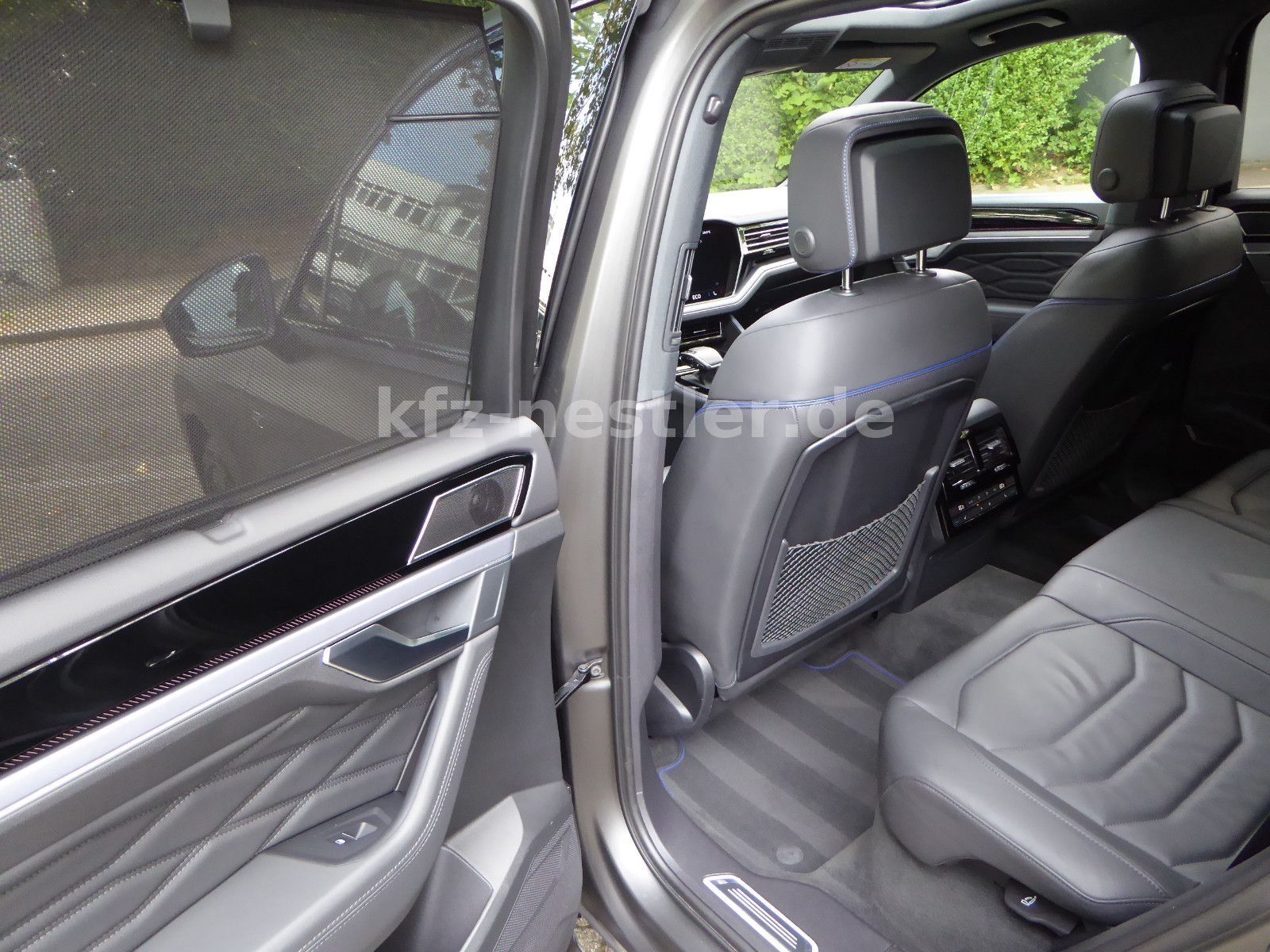 Volkswagen Touareg R e-Hybrid Pano/Puglia/AHK/HUD/ACC/Matt