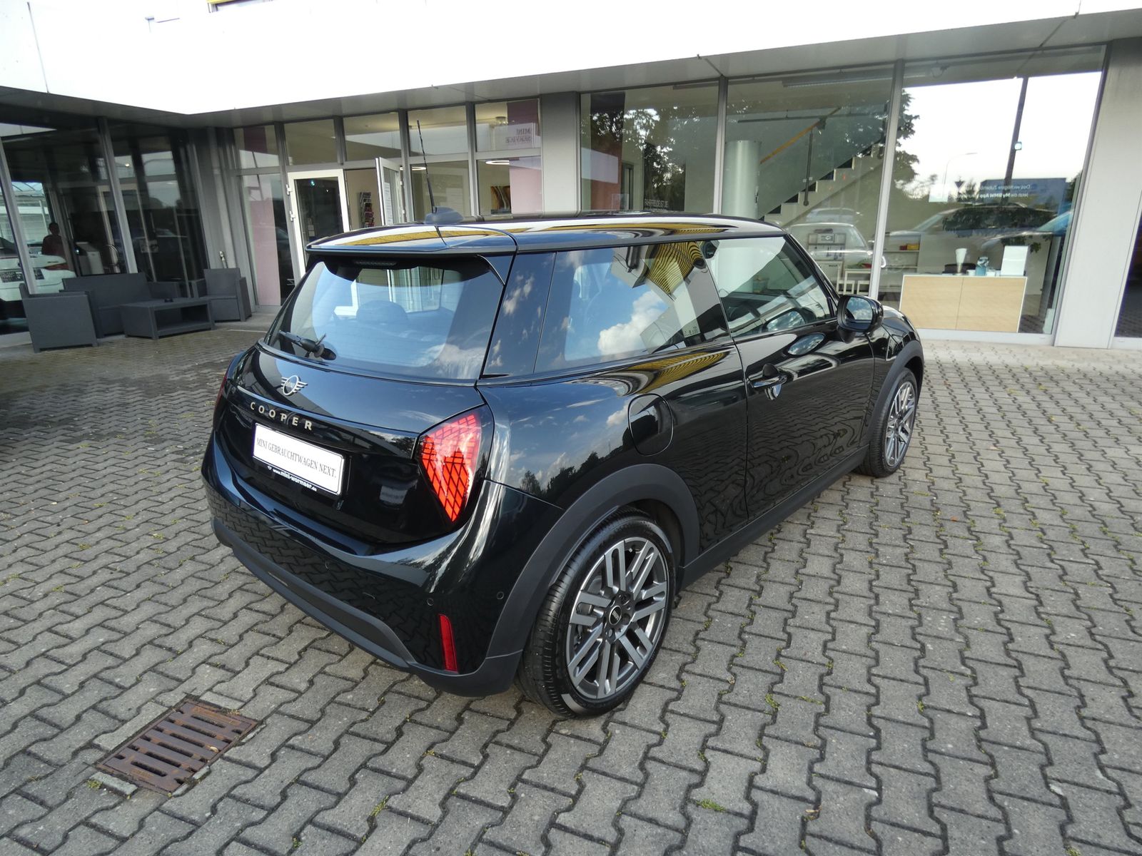 MINI Cooper C - Samsaru's Car Outlet