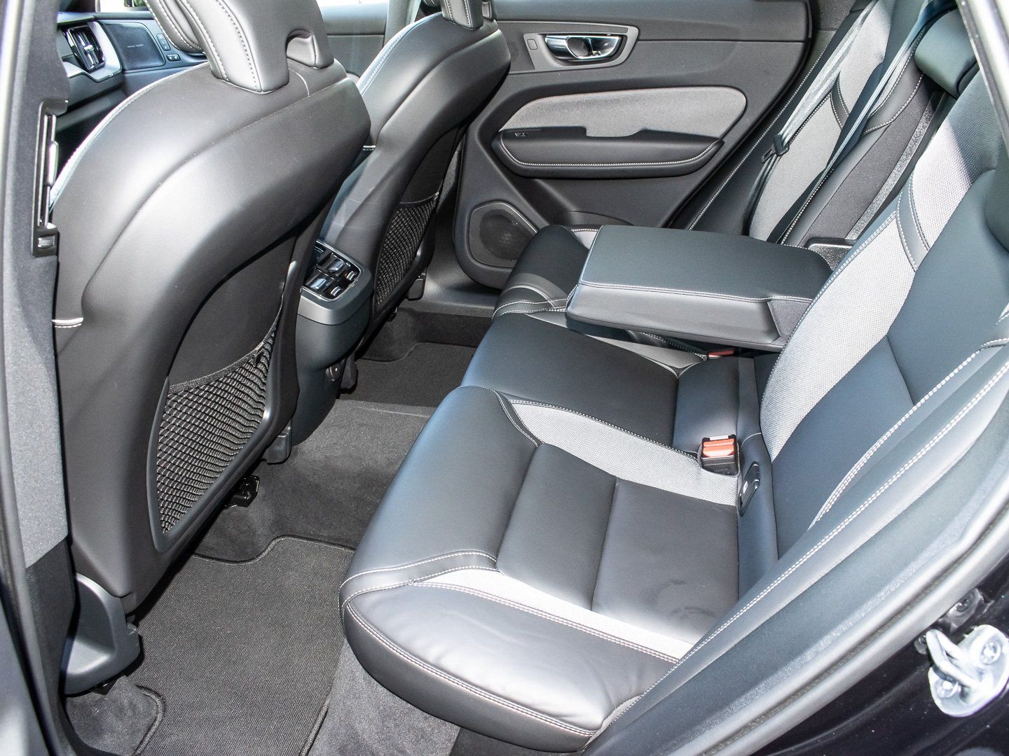 Volvo XC60 B5 (E6d) Ultra Black Edition 360 3xKLIMA LM