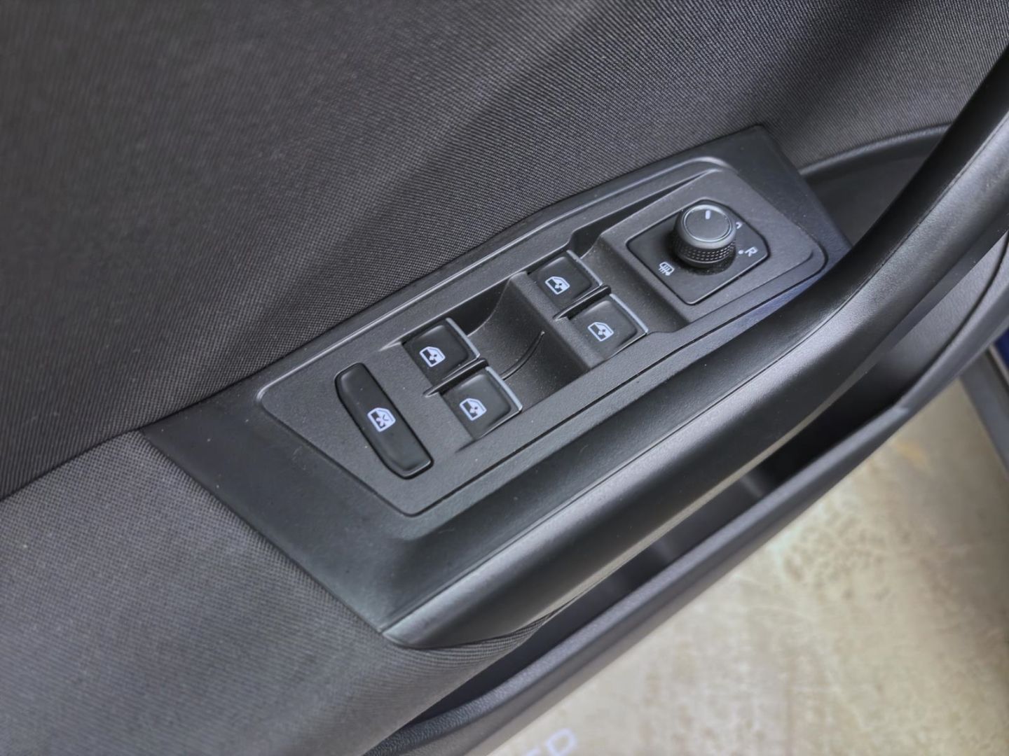 Volkswagen T-Roc 1.0 TSI UNITED - Samsaru's Car Outlet
