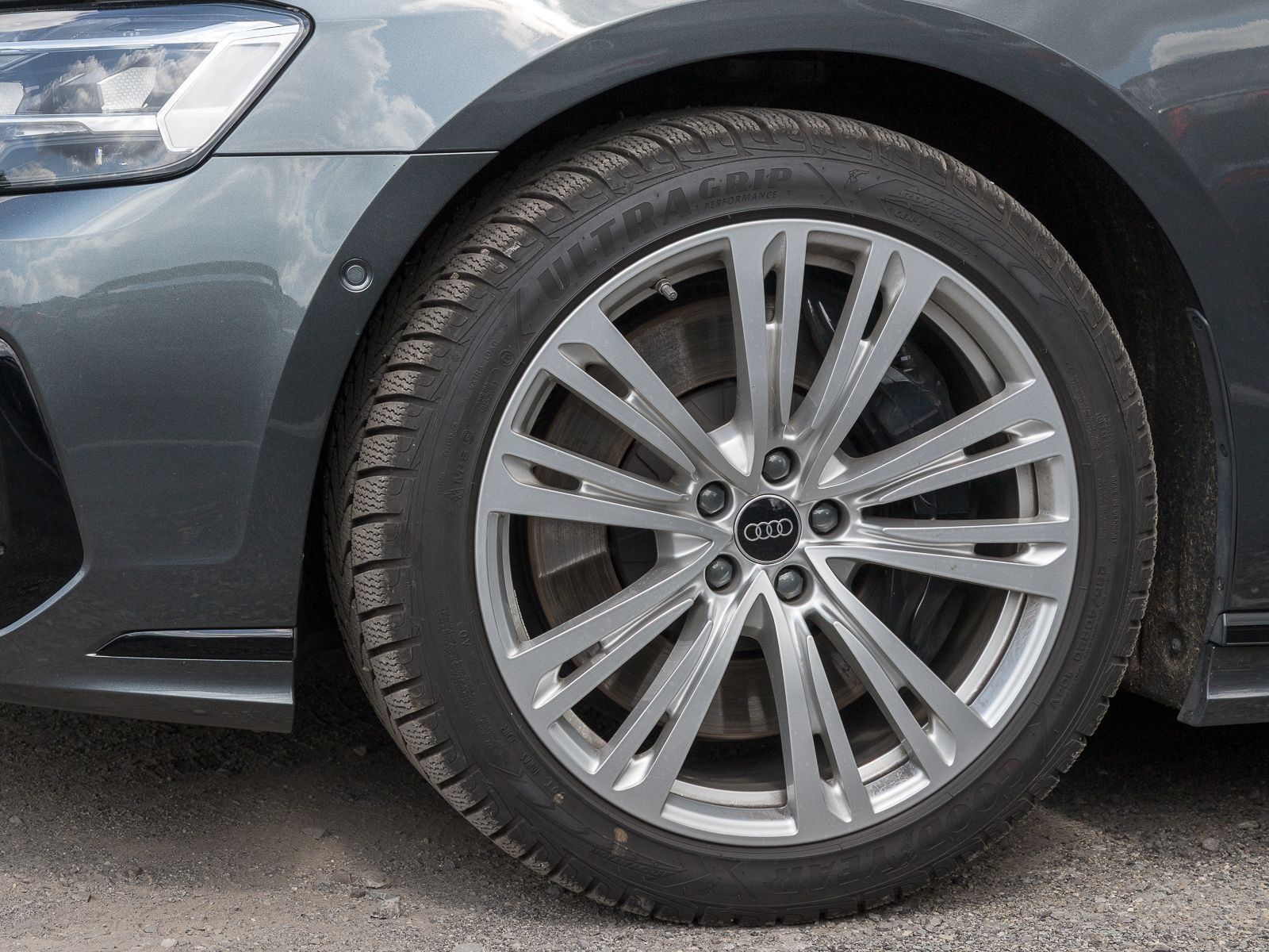 Audi A8 lang 60 TFSIe Q 2x S LINE - Samsaru's Car Outlet