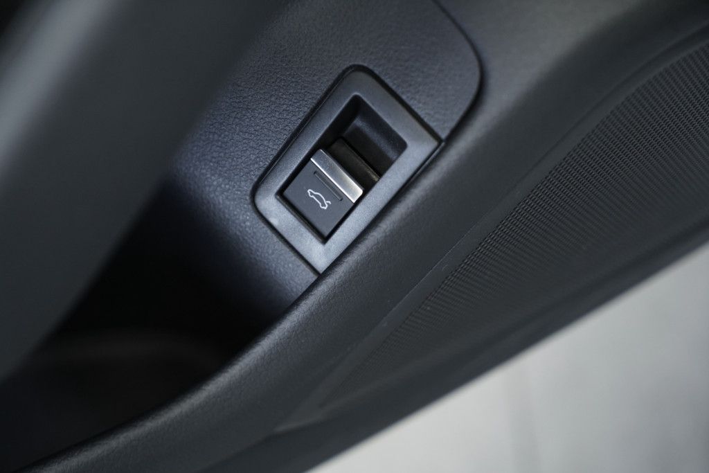 Audi A6 Avant 40 TDI q. S line - Samsaru's Car Outlet